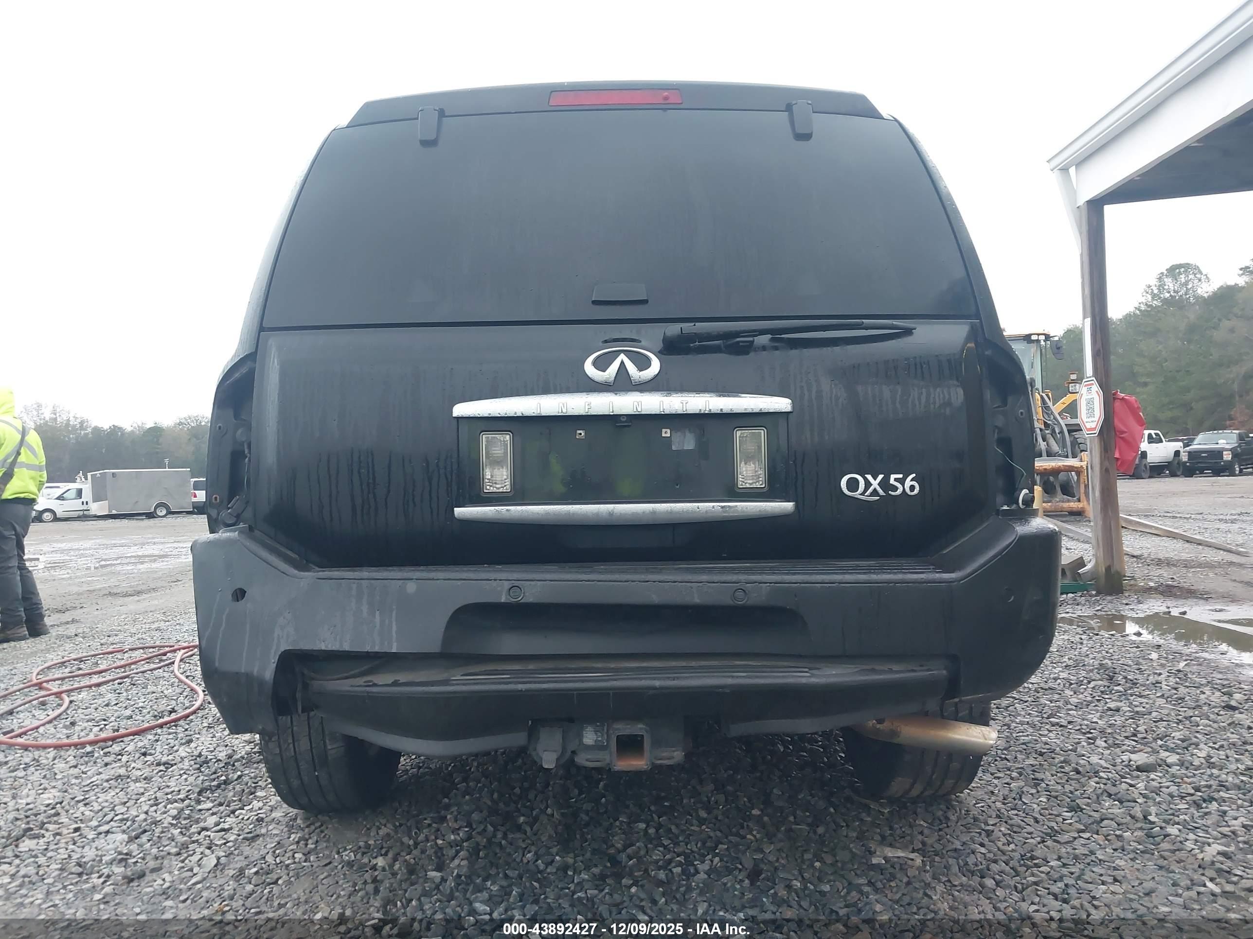 INFINITI QX56 image 6