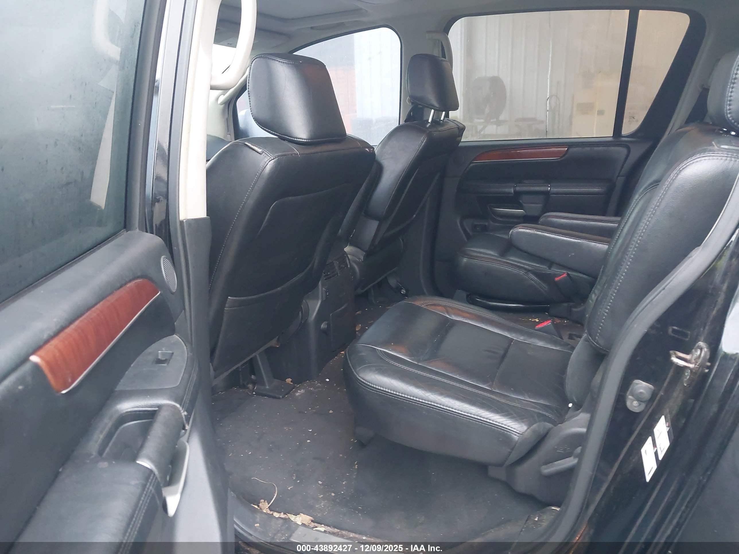 INFINITI QX56 image 8