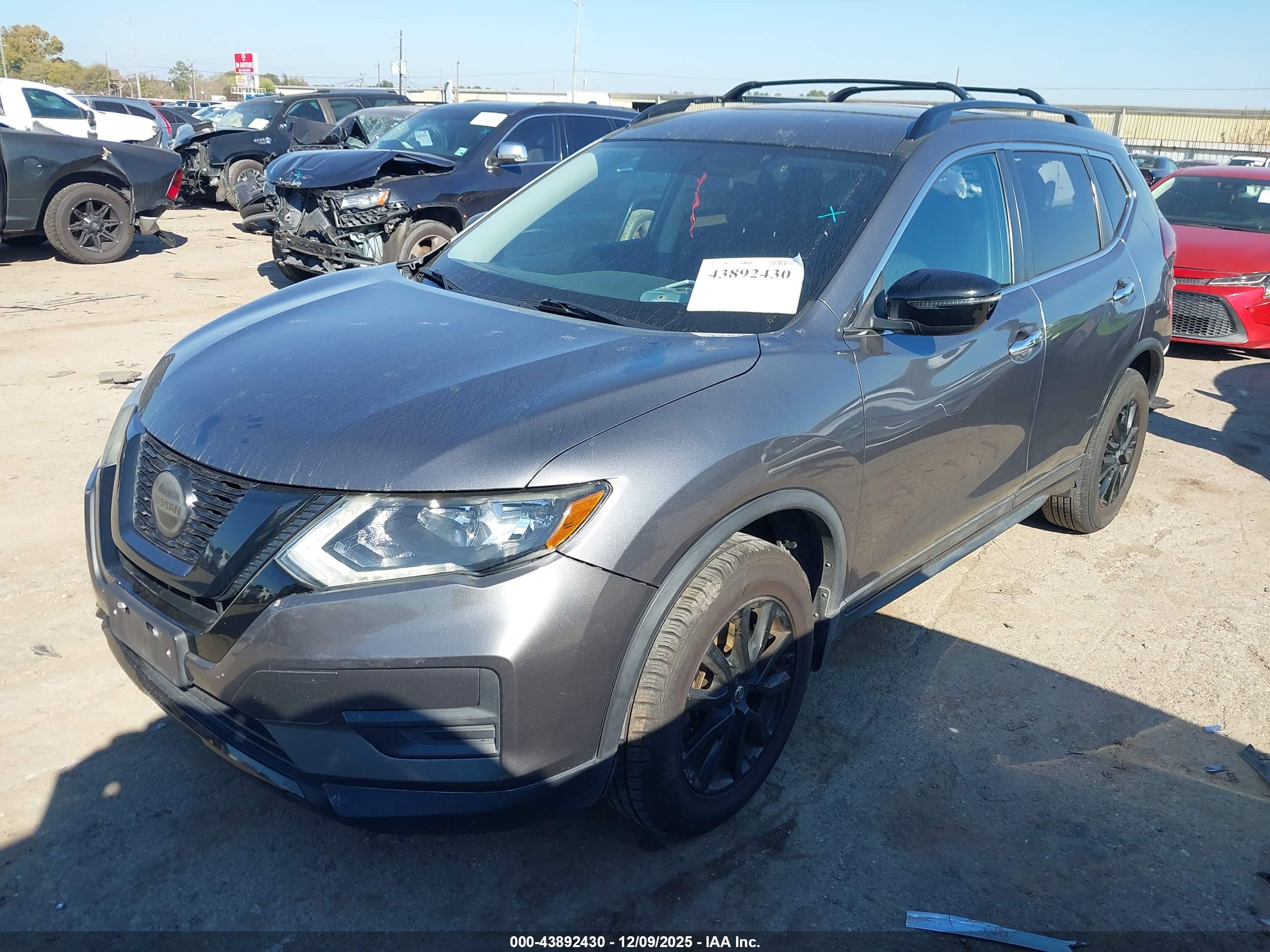 NISSAN ROGUE image 2