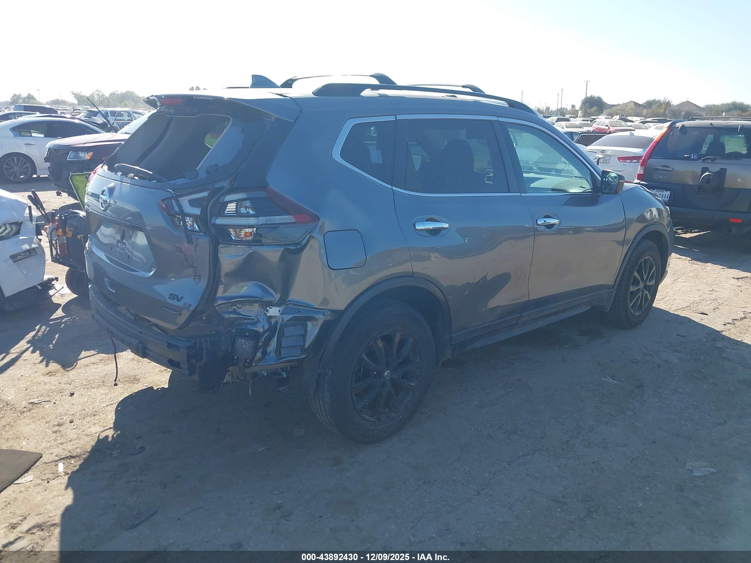 NISSAN ROGUE image 4