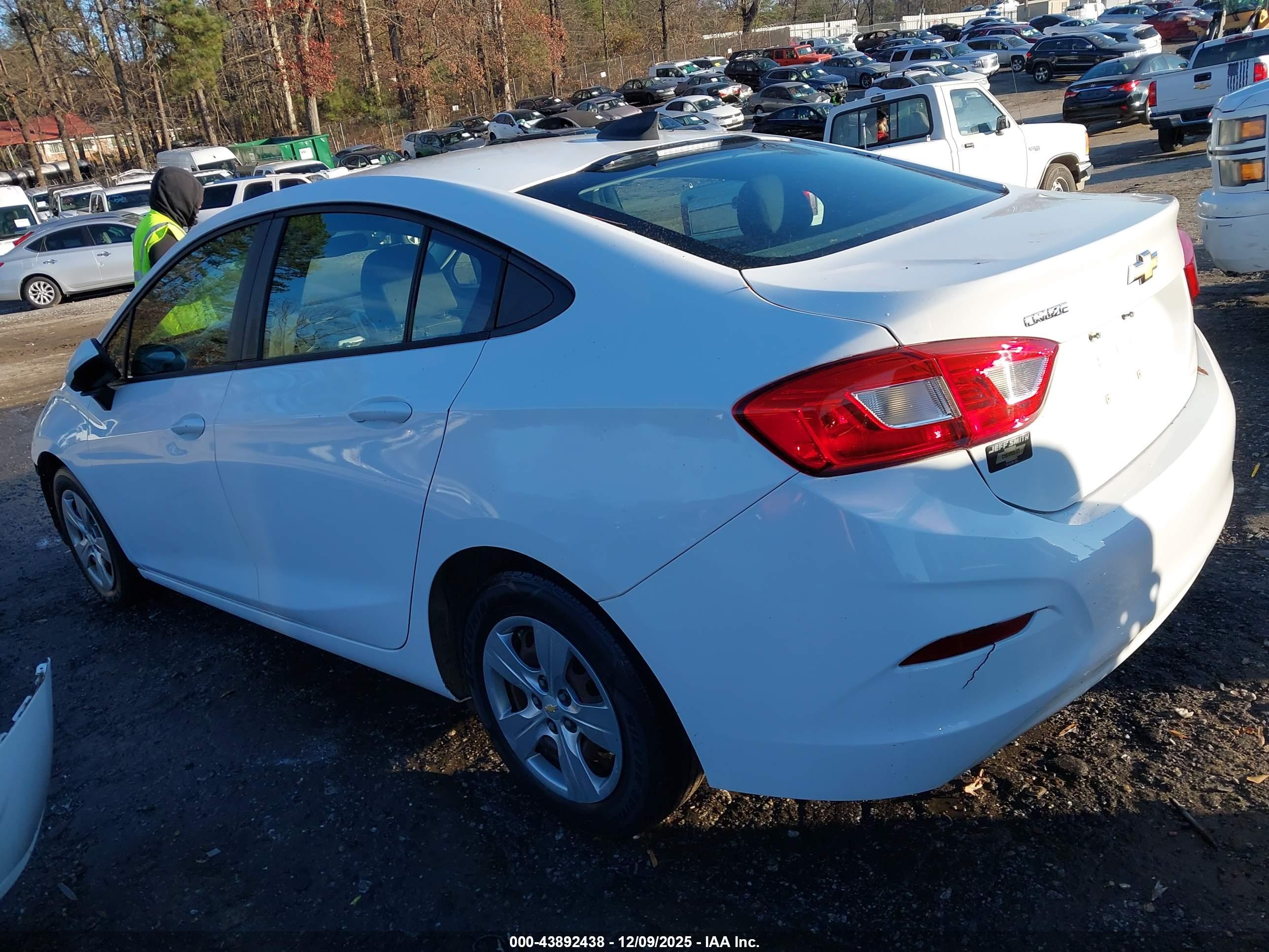 CHEVROLET CRUZE image 3