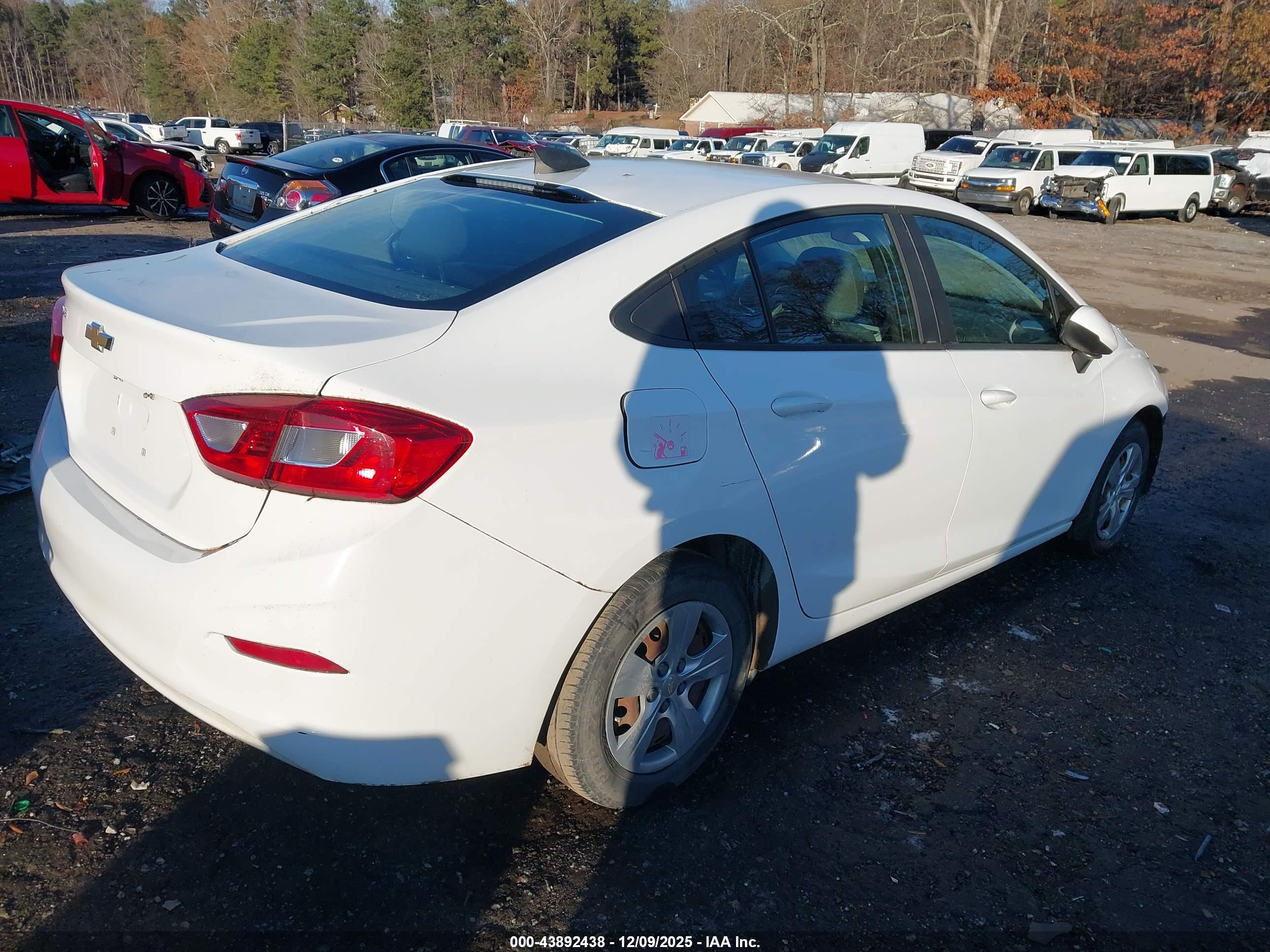 CHEVROLET CRUZE image 4