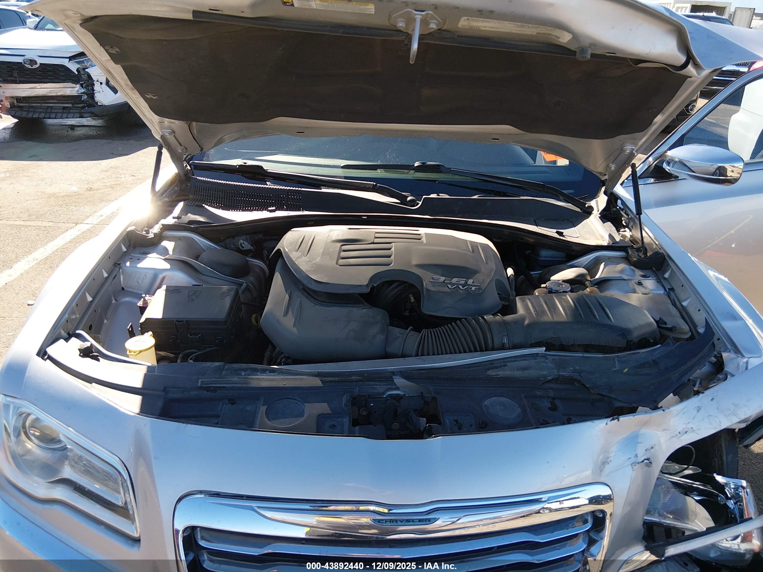 CHRYSLER 300 image 10
