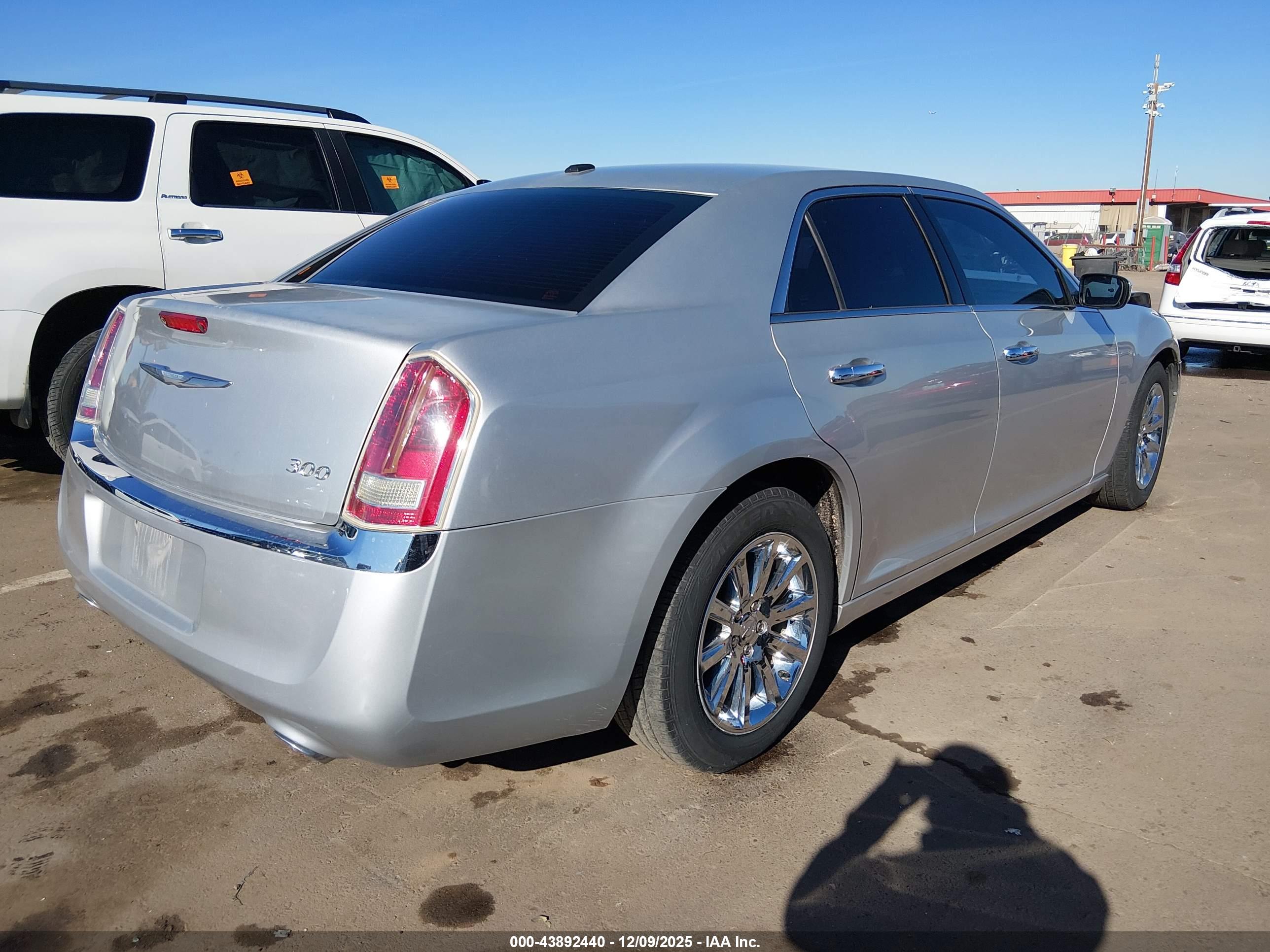 CHRYSLER 300 image 4