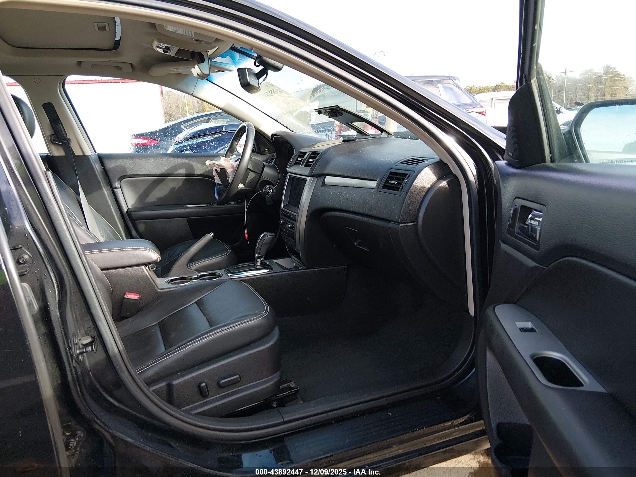 FORD FUSION image 5