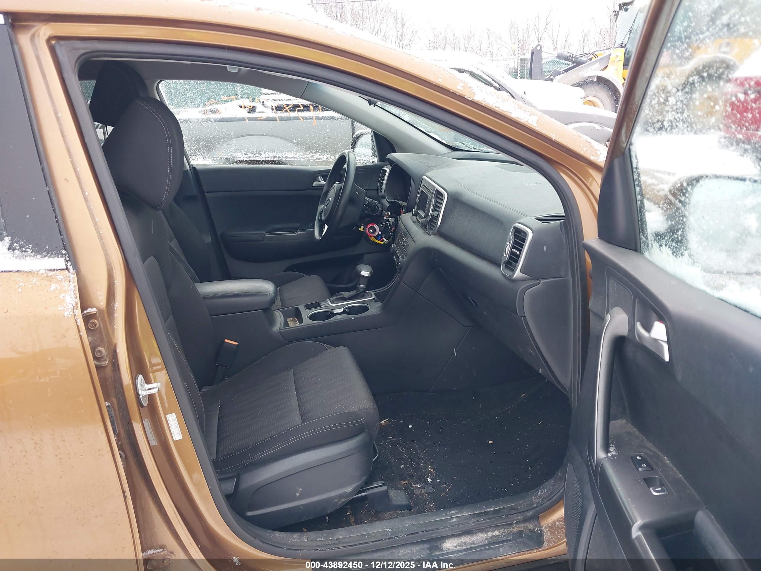 KIA SPORTAGE image 5