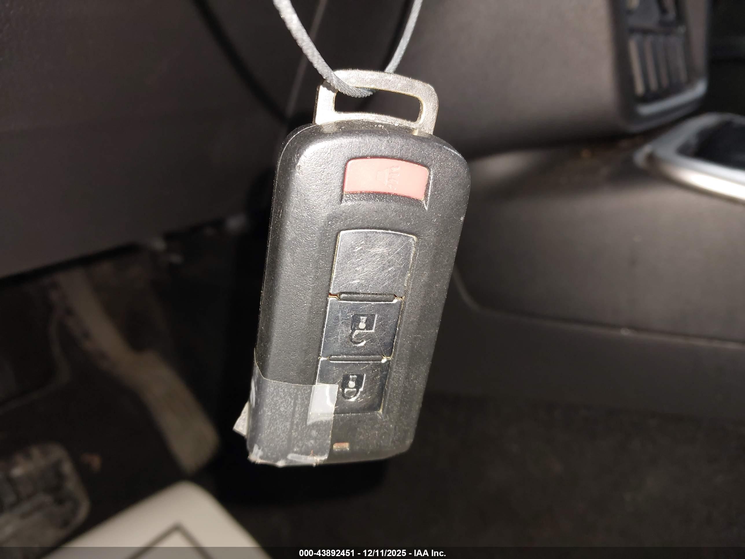 MITSUBISHI OUTLANDER image 11