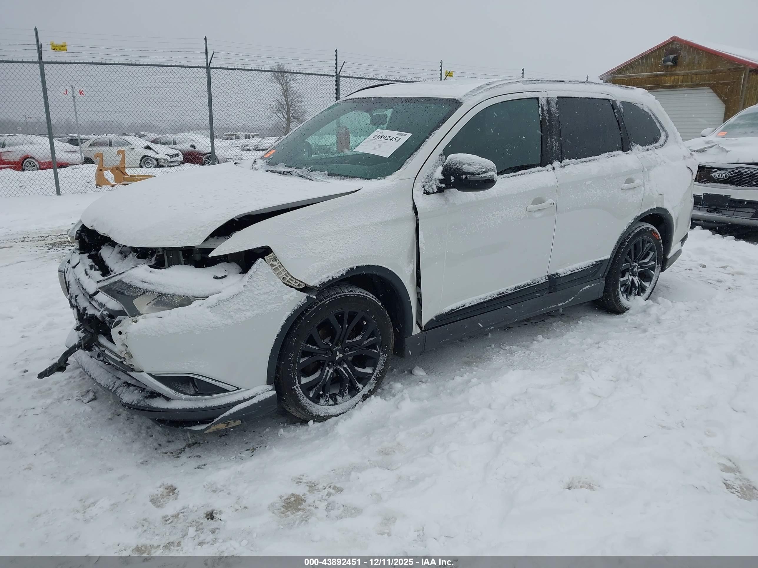 MITSUBISHI OUTLANDER image 2