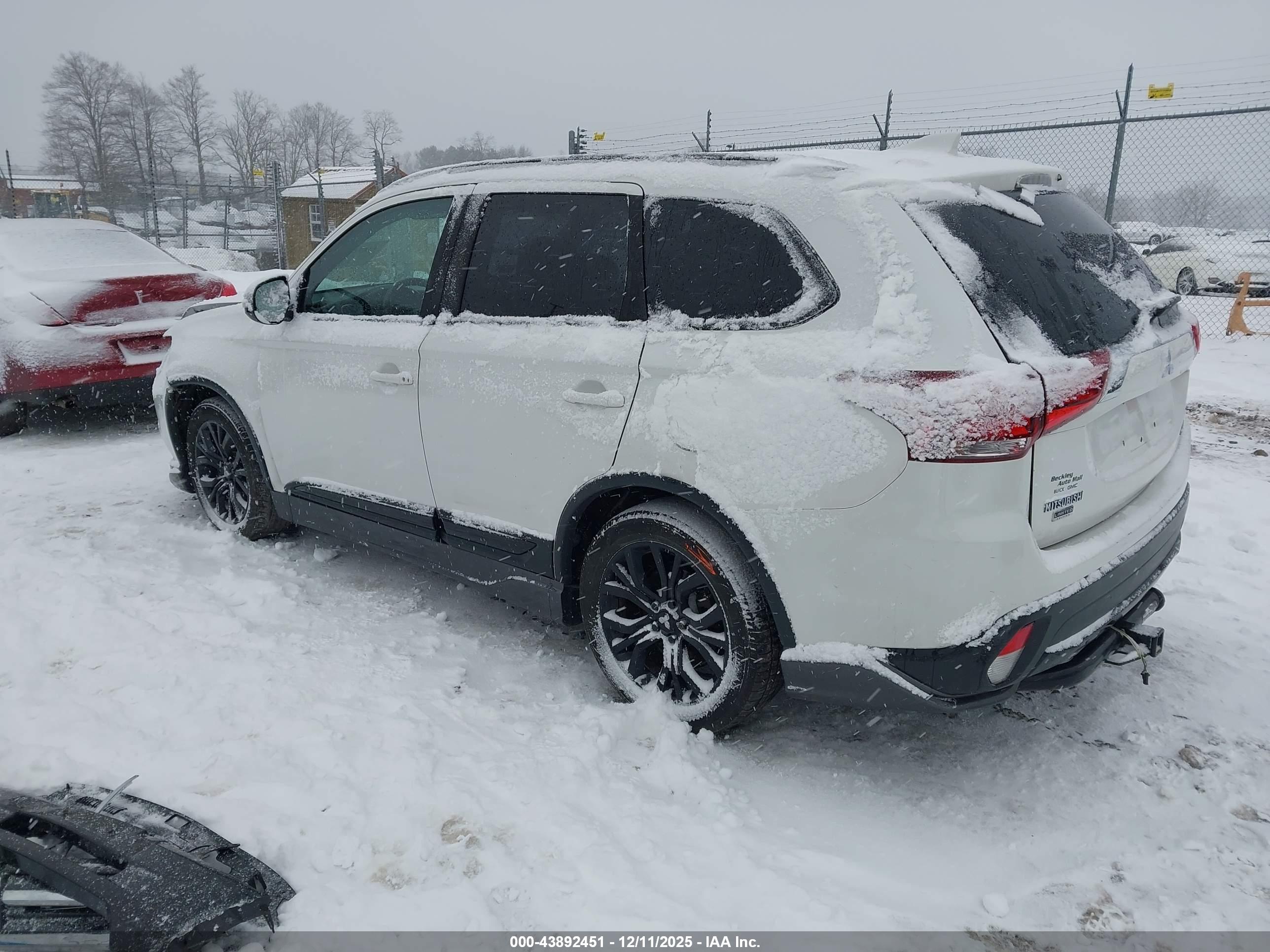 MITSUBISHI OUTLANDER image 3
