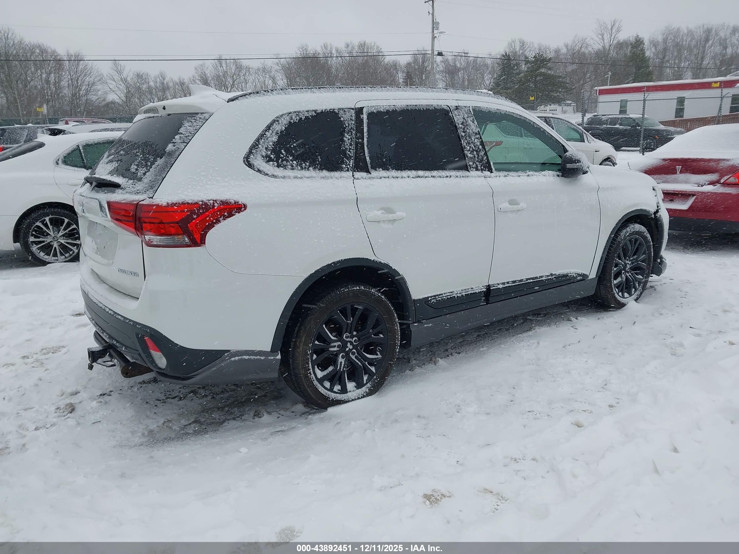 MITSUBISHI OUTLANDER image 4