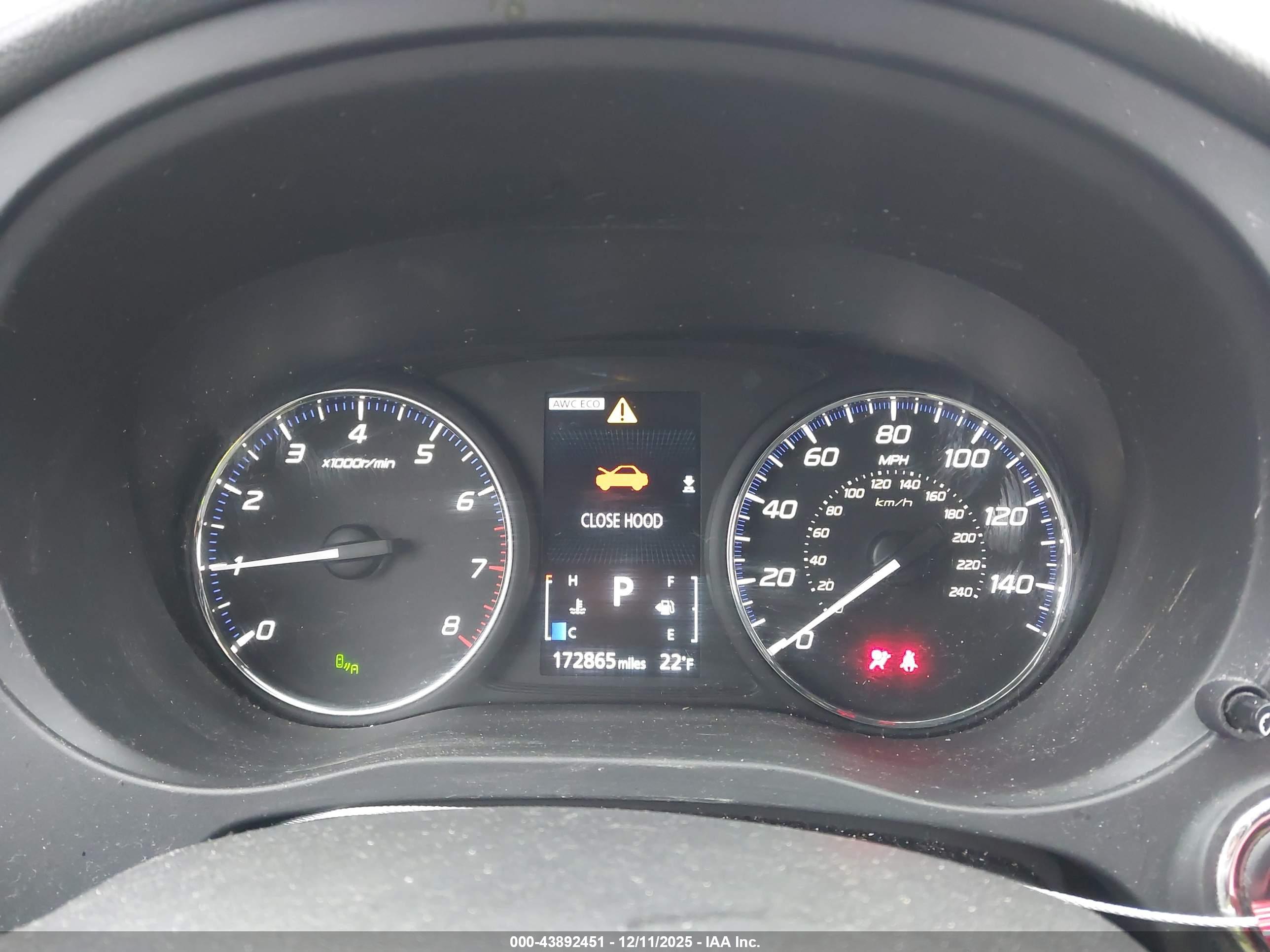 MITSUBISHI OUTLANDER image 7