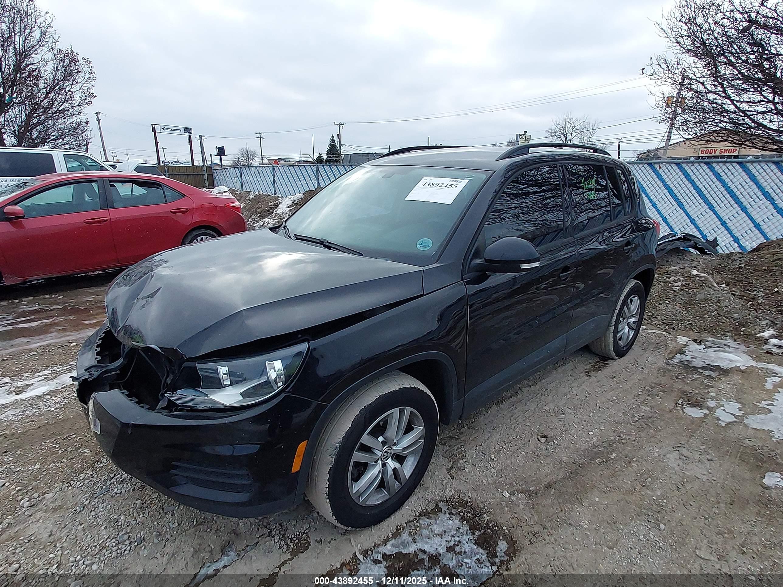 VOLKSWAGEN TIGUAN image 2