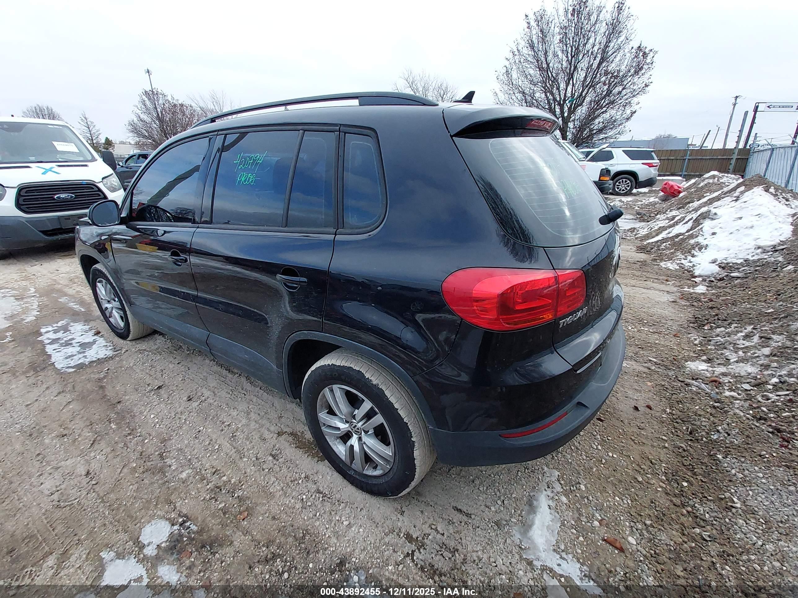 VOLKSWAGEN TIGUAN image 3