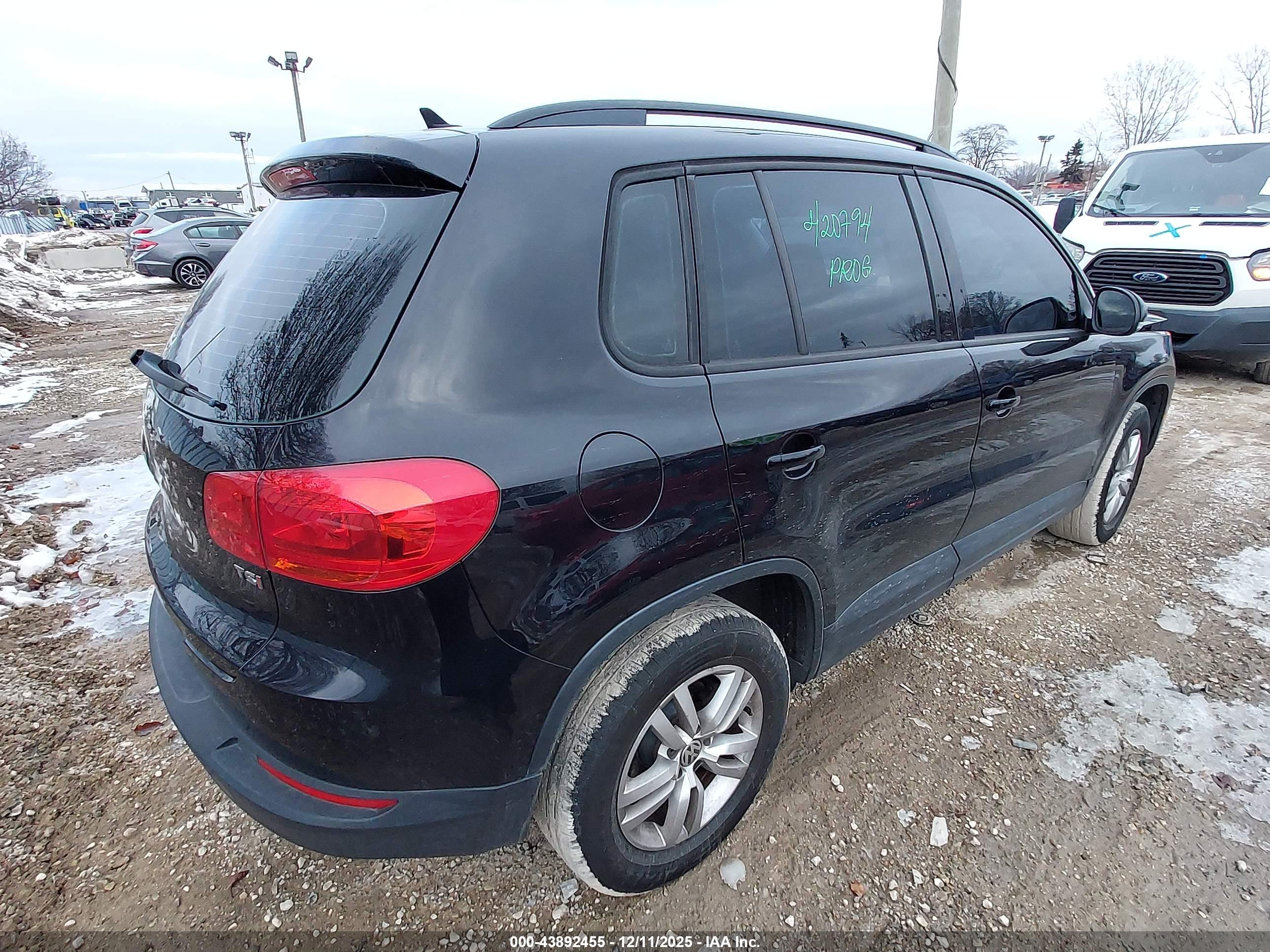 VOLKSWAGEN TIGUAN image 4