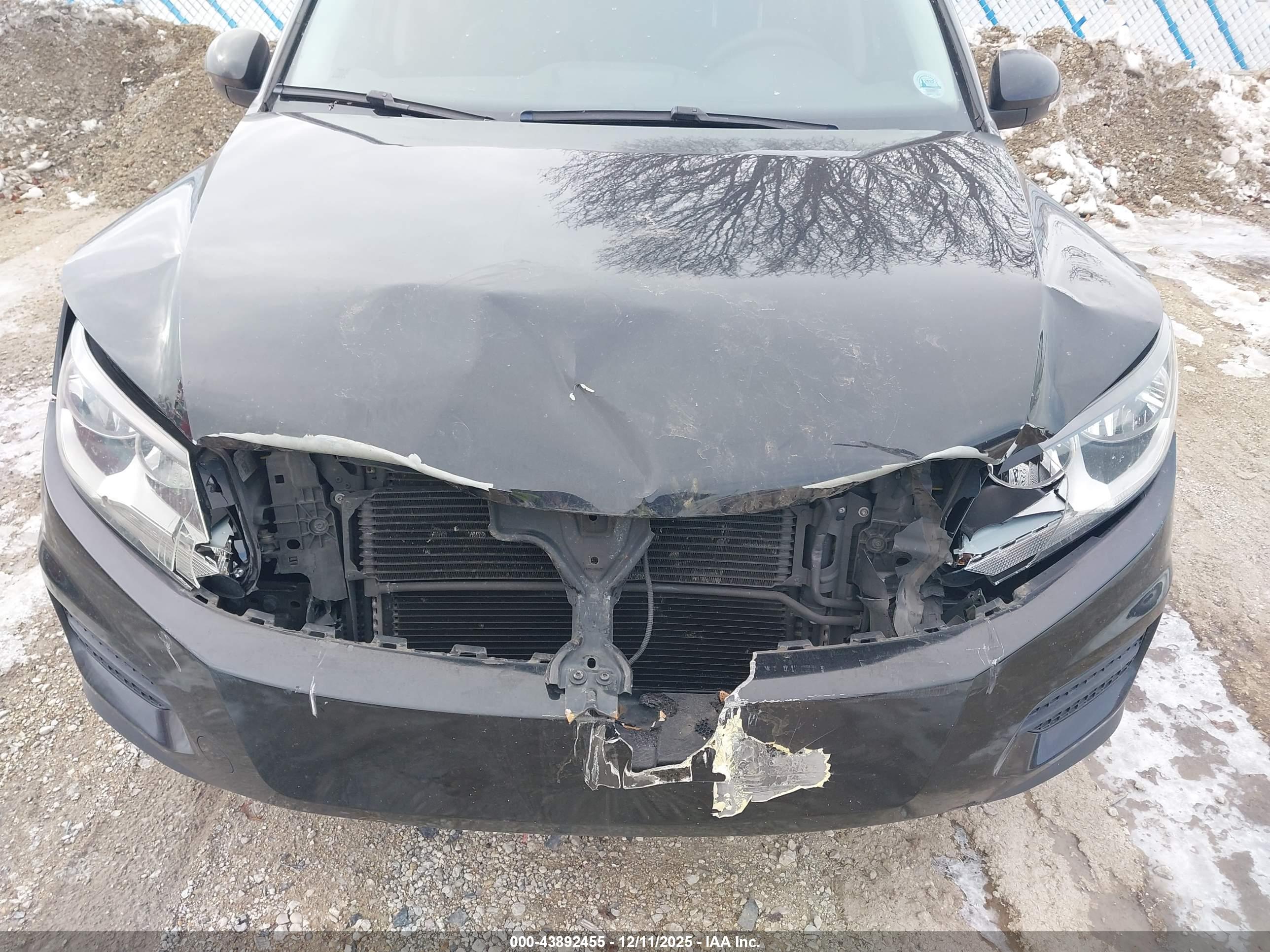 VOLKSWAGEN TIGUAN image 6