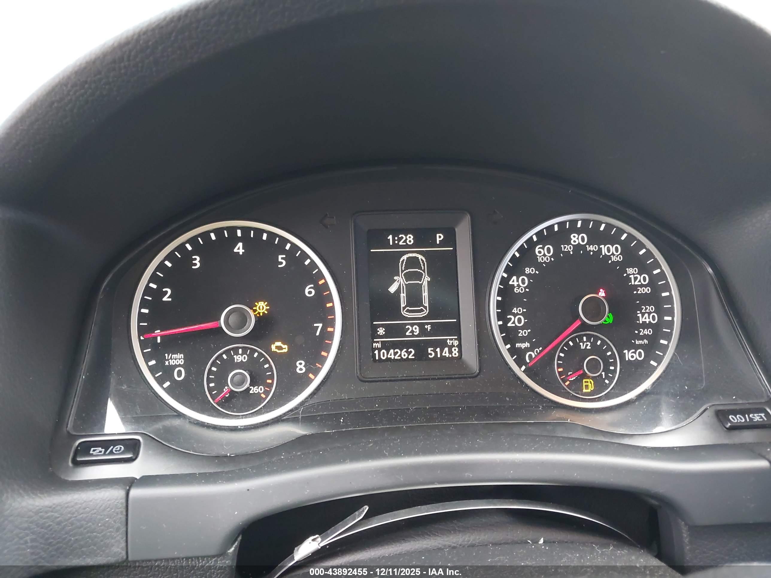 VOLKSWAGEN TIGUAN image 7