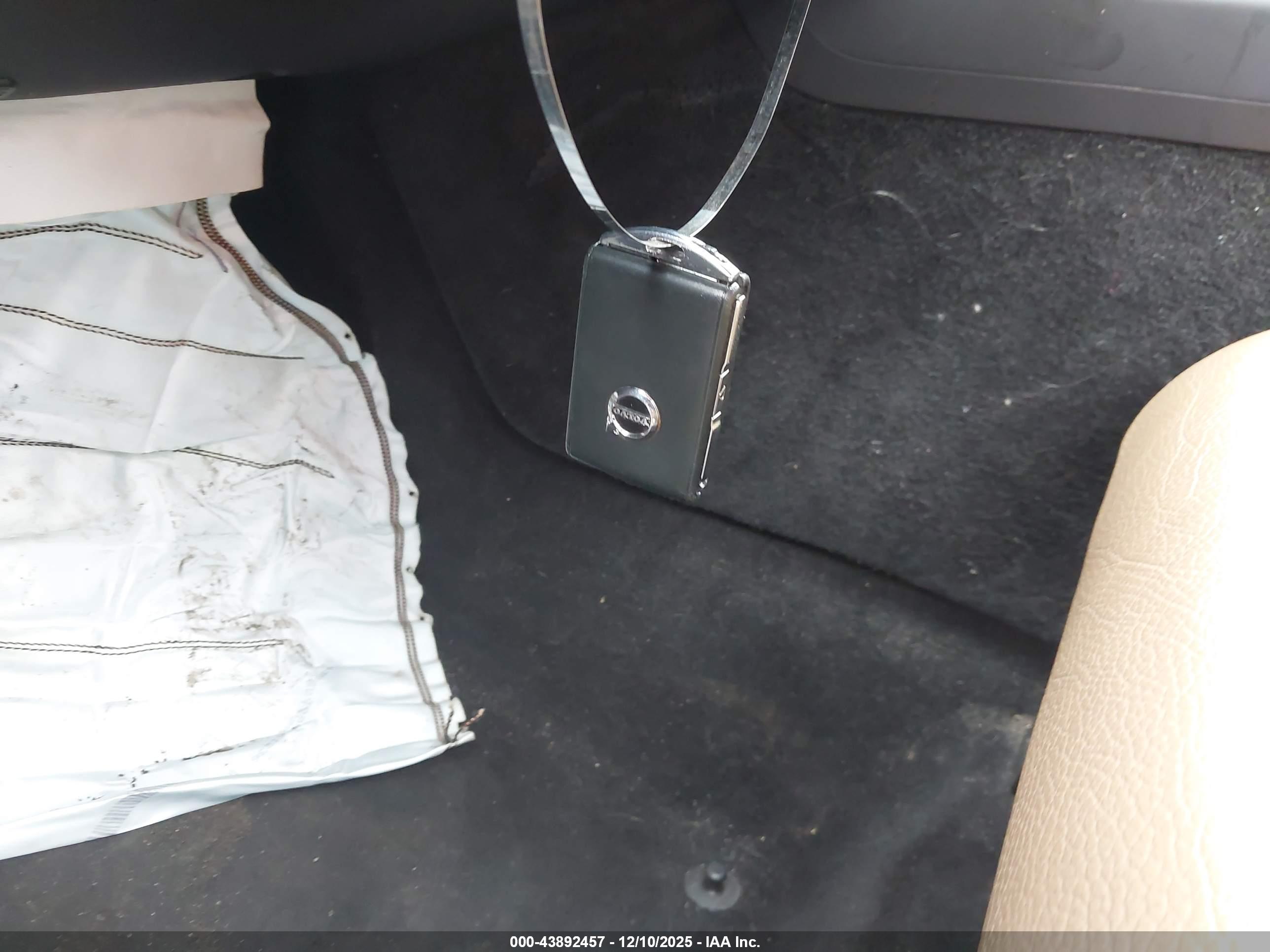VOLVO XC60 image 11