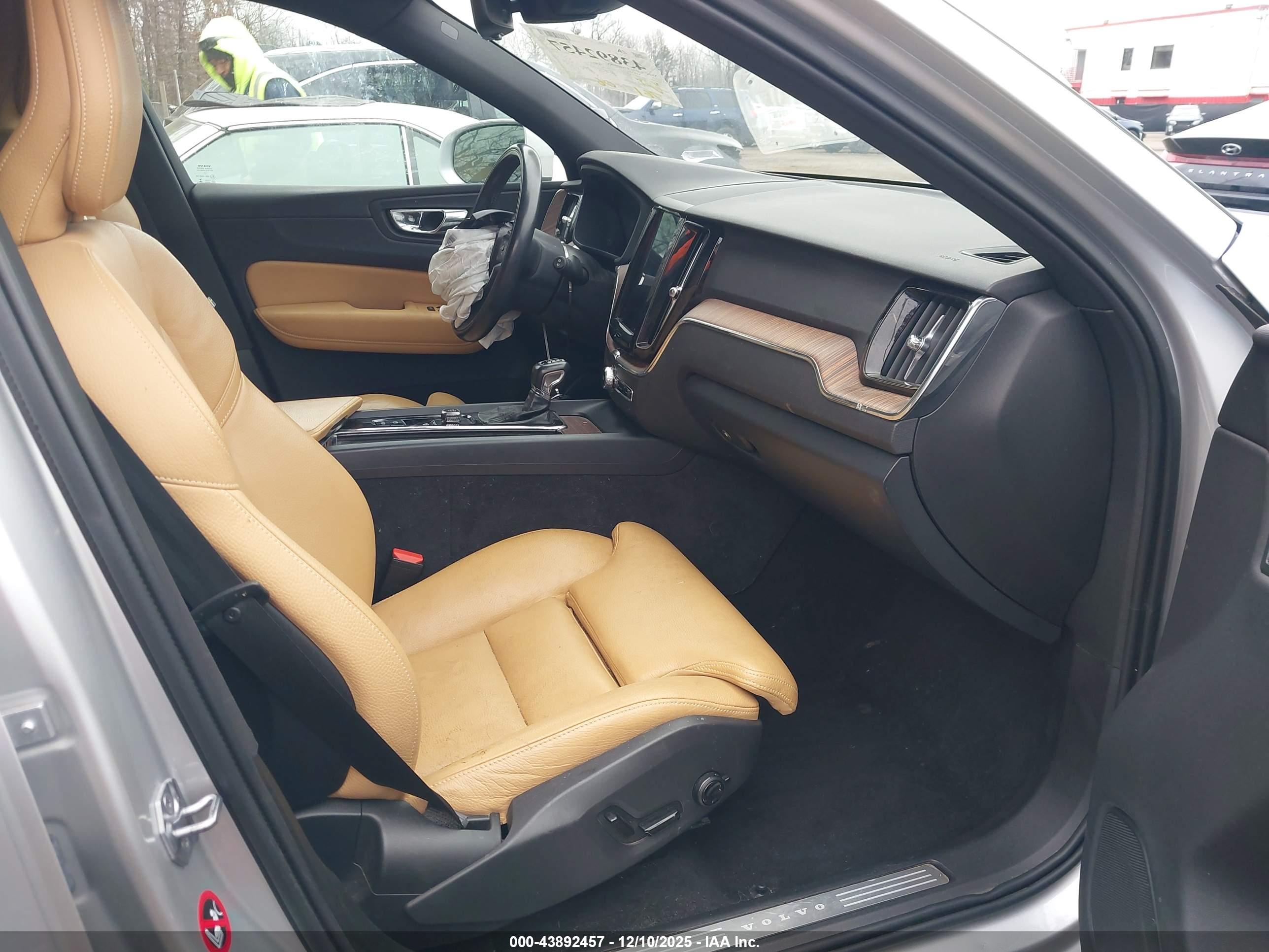 VOLVO XC60 image 5