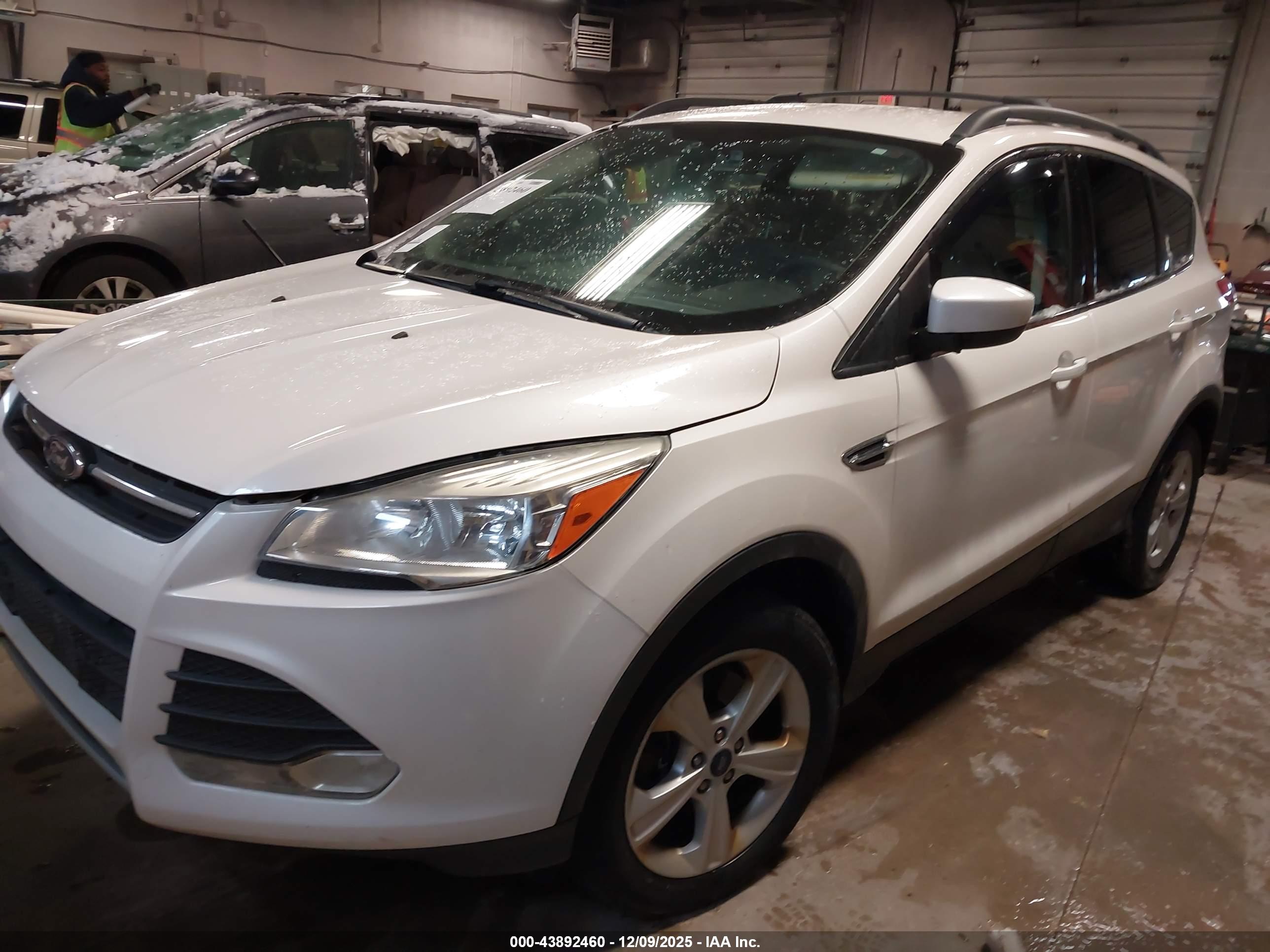 FORD ESCAPE image 2