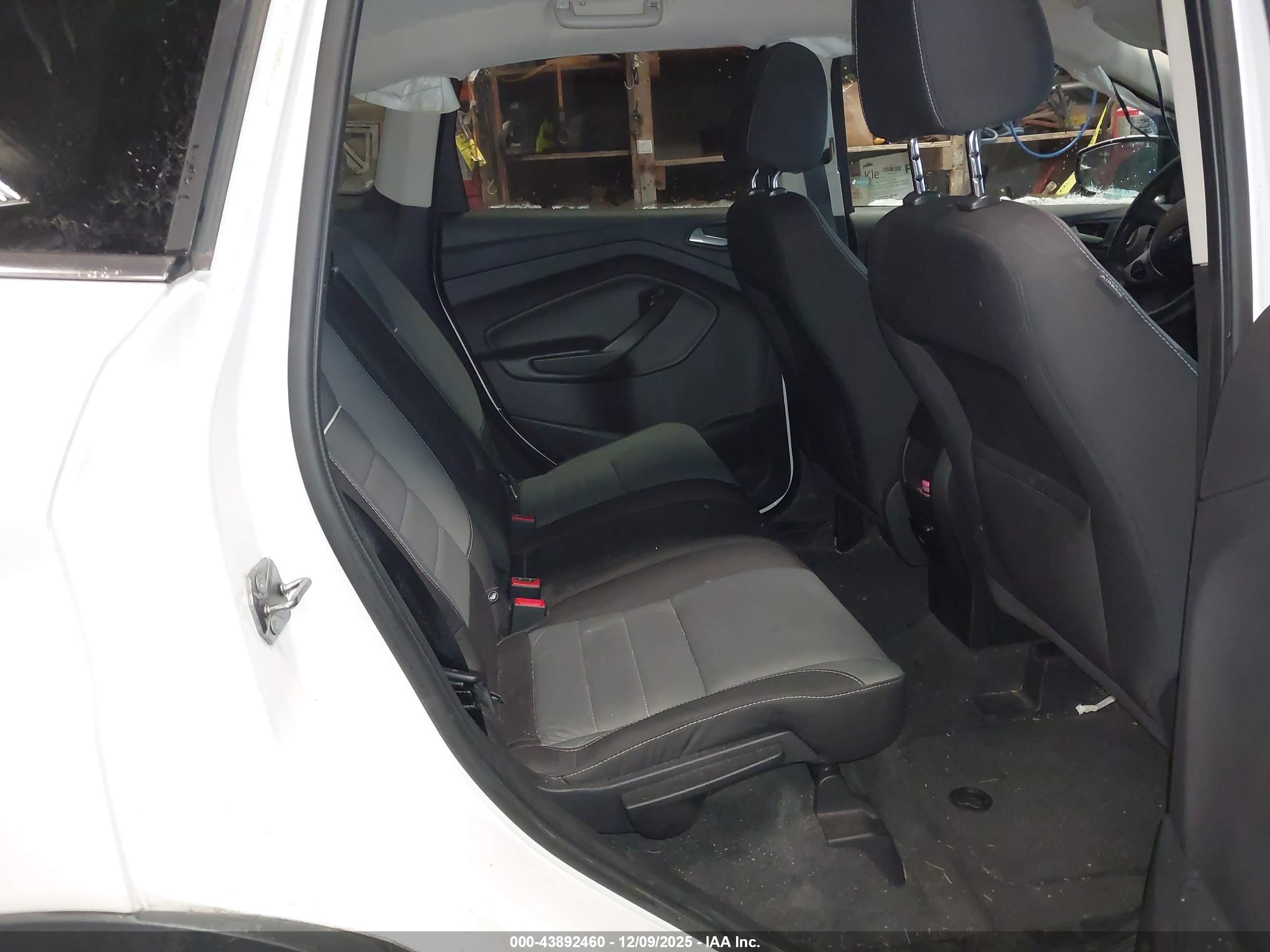 FORD ESCAPE image 8