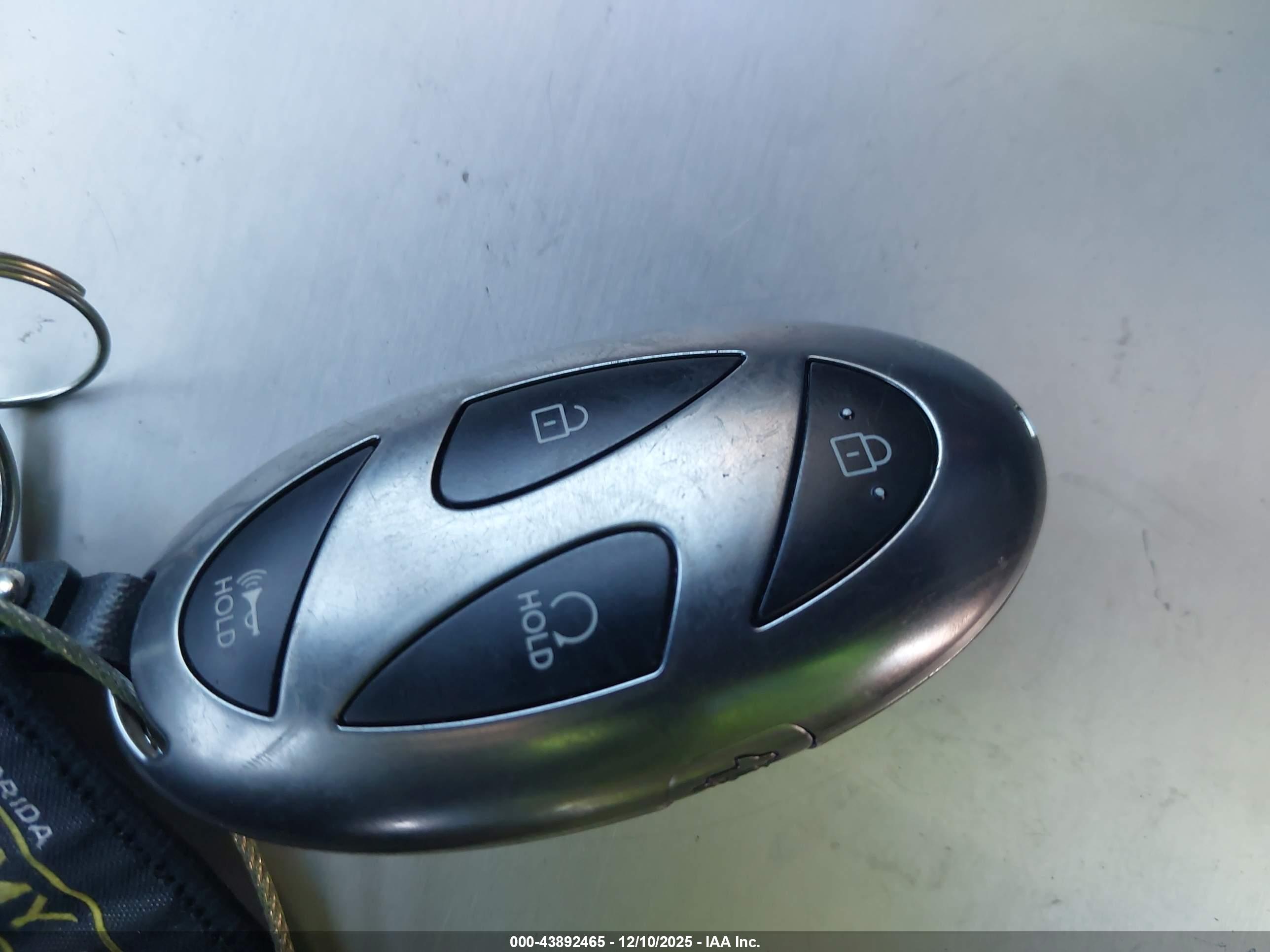 HYUNDAI SANTA image 11