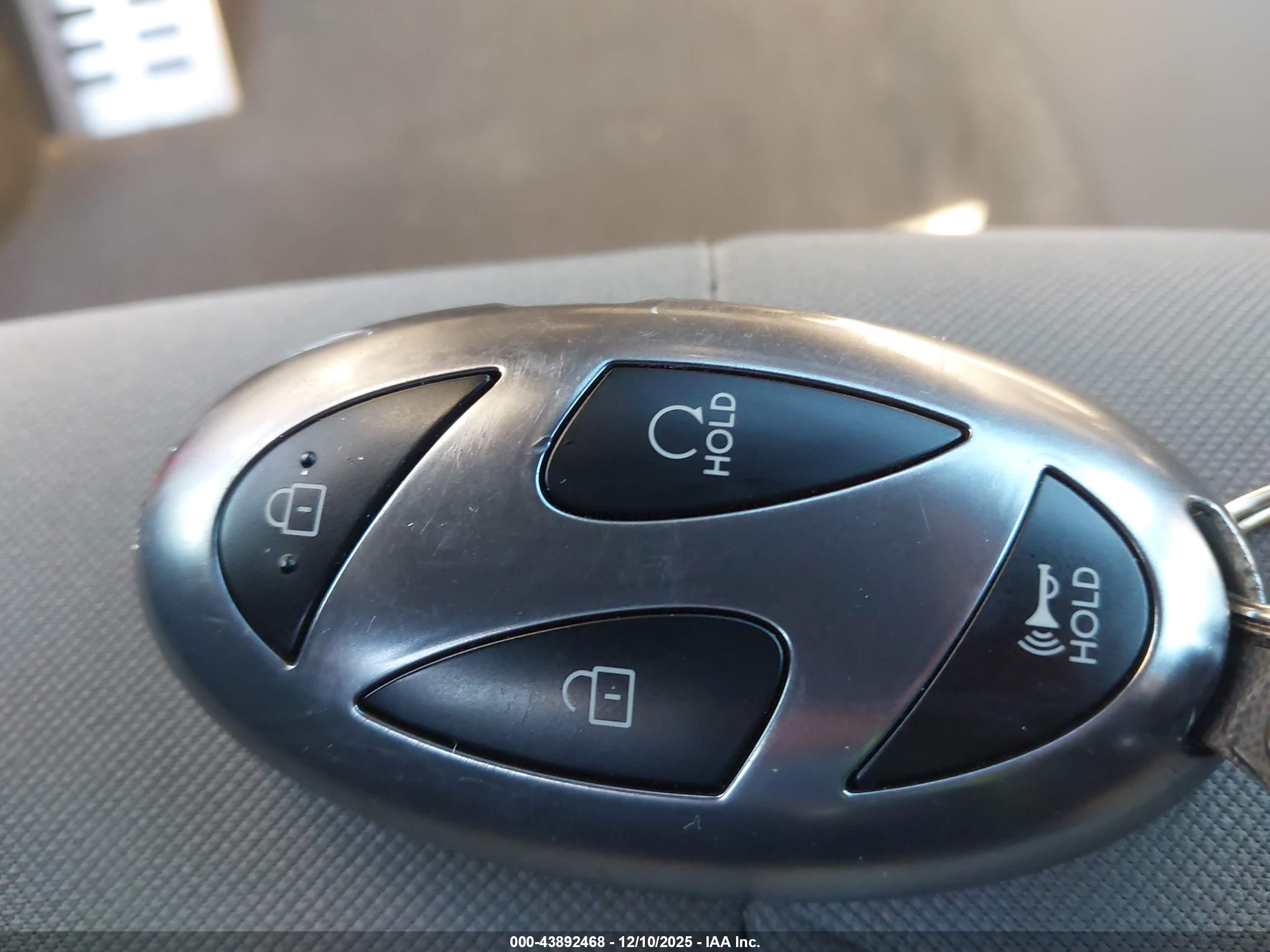 HYUNDAI ELANTRA image 11
