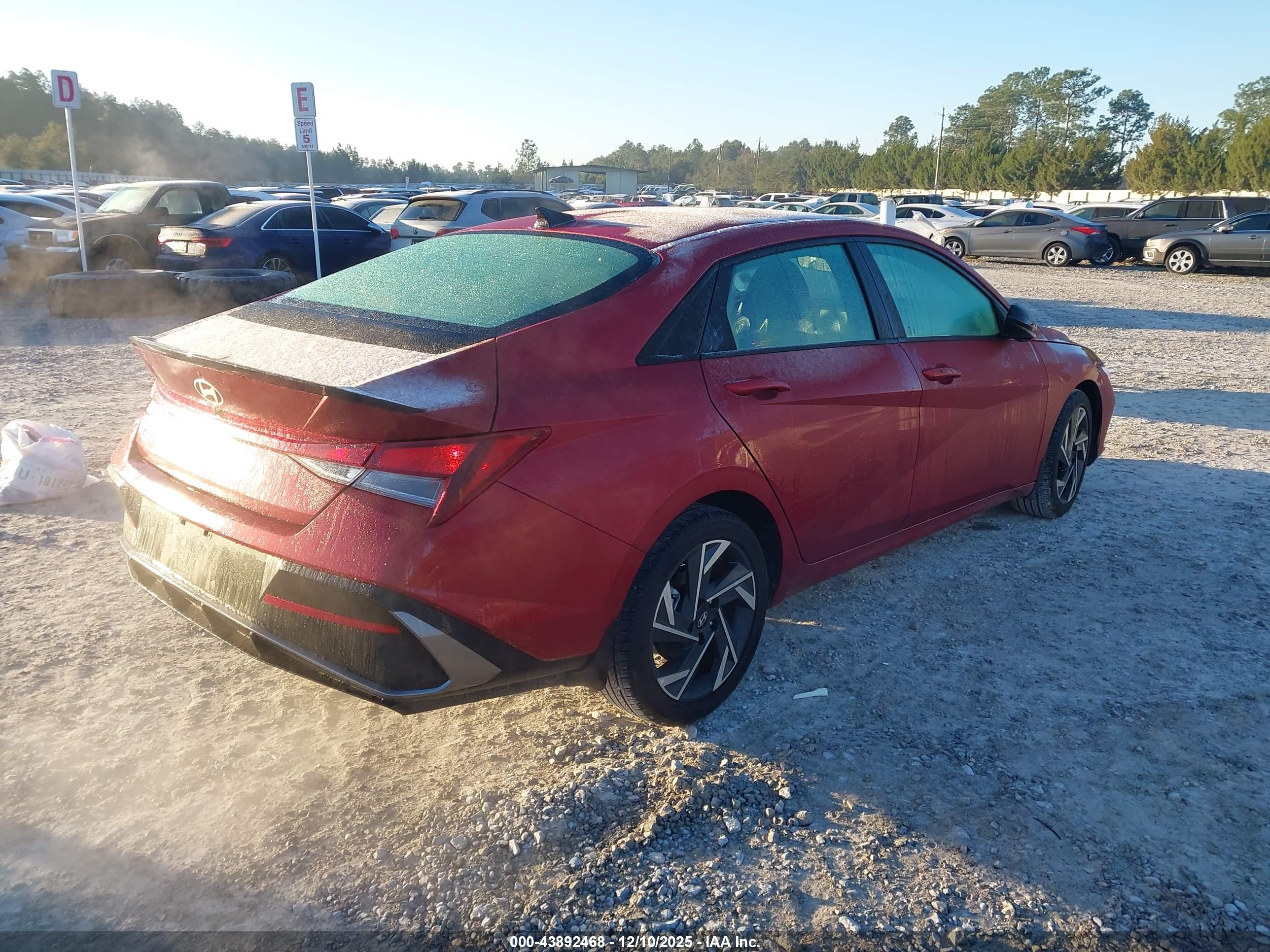 HYUNDAI ELANTRA image 4