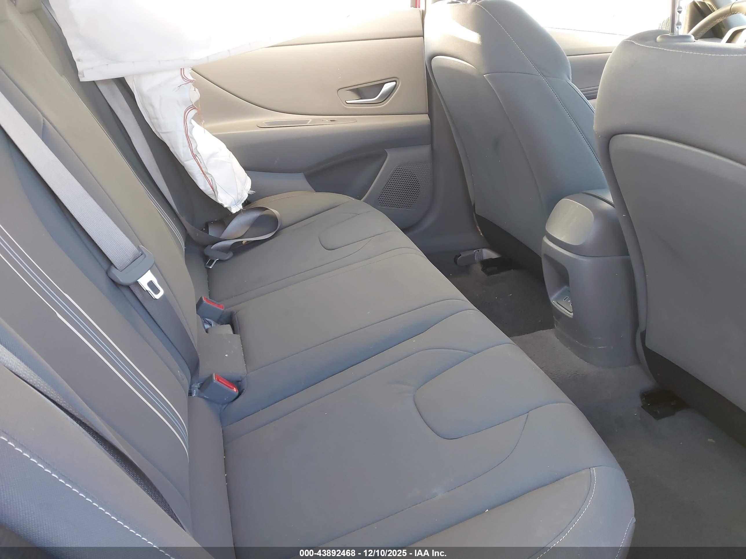 HYUNDAI ELANTRA image 8