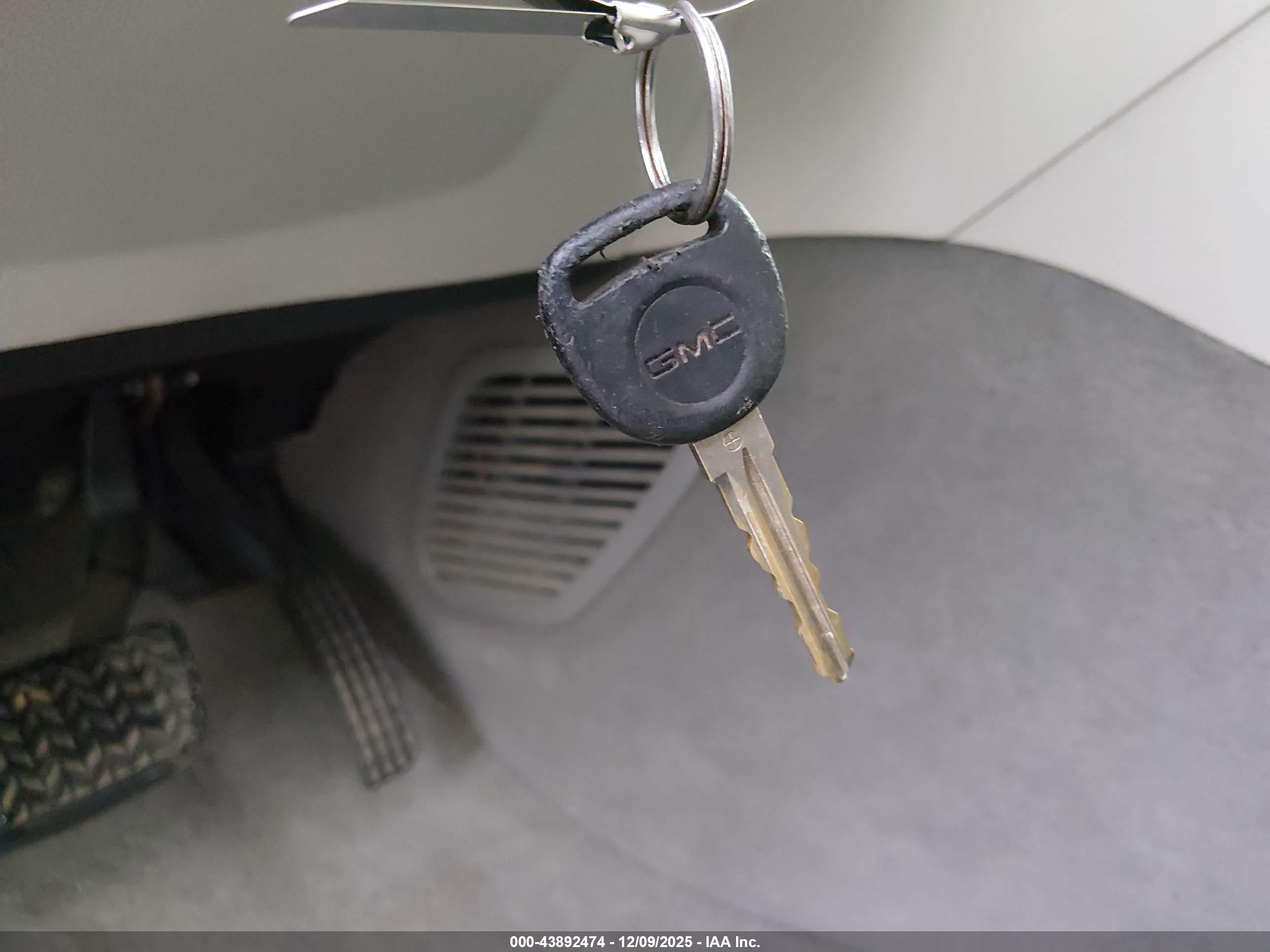 GMC ACADIA image 11