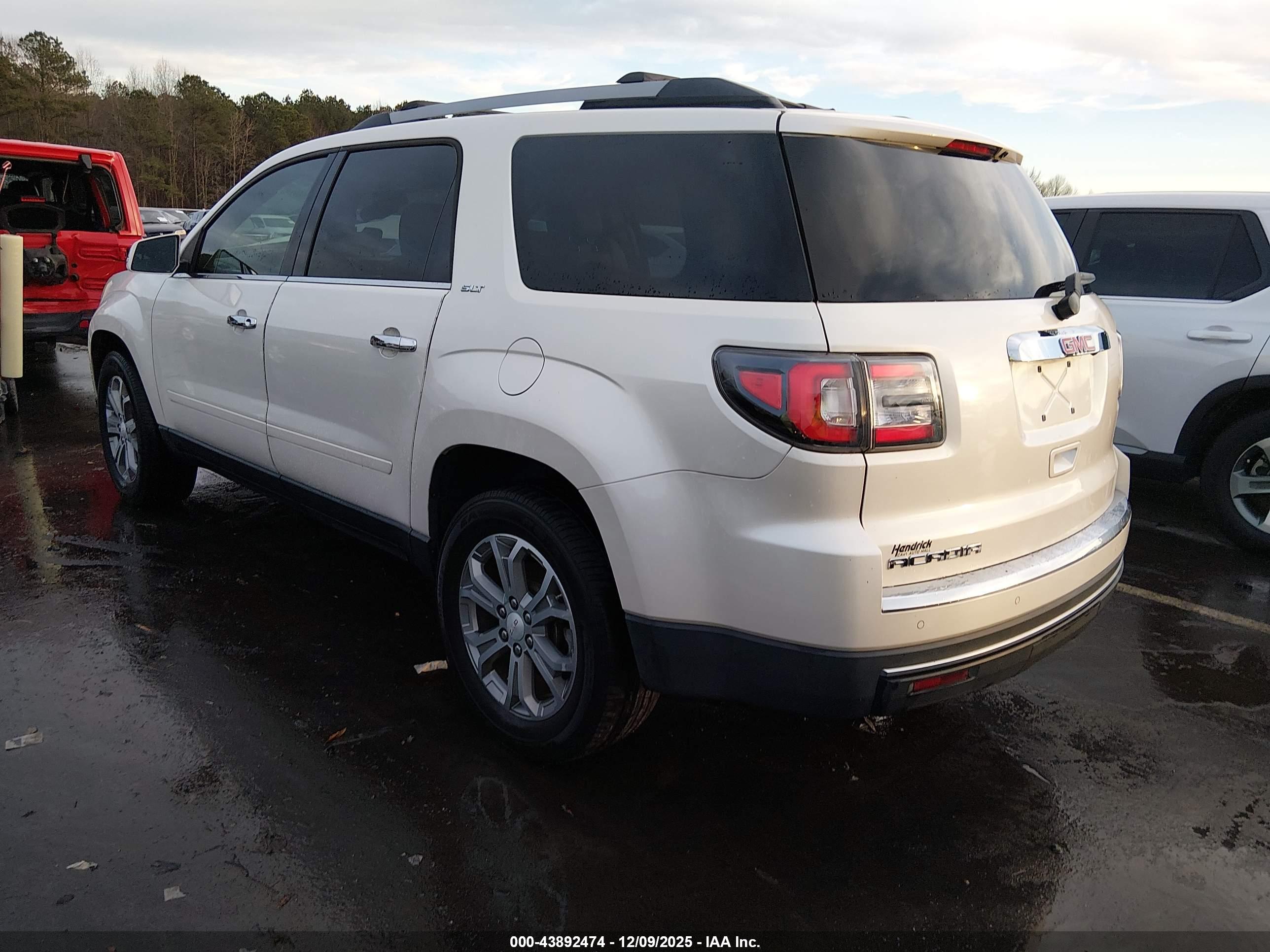 GMC ACADIA image 3