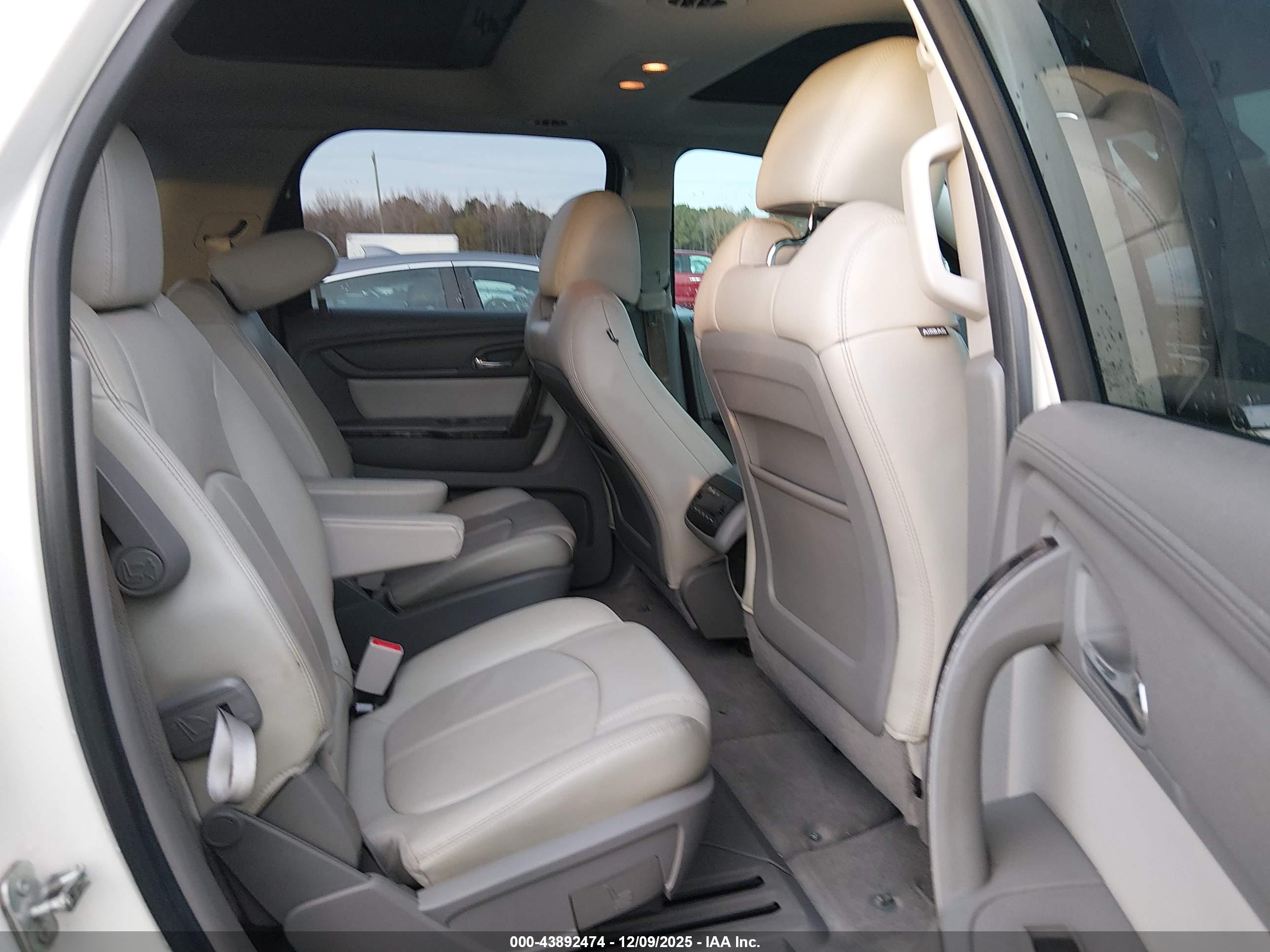 GMC ACADIA image 8
