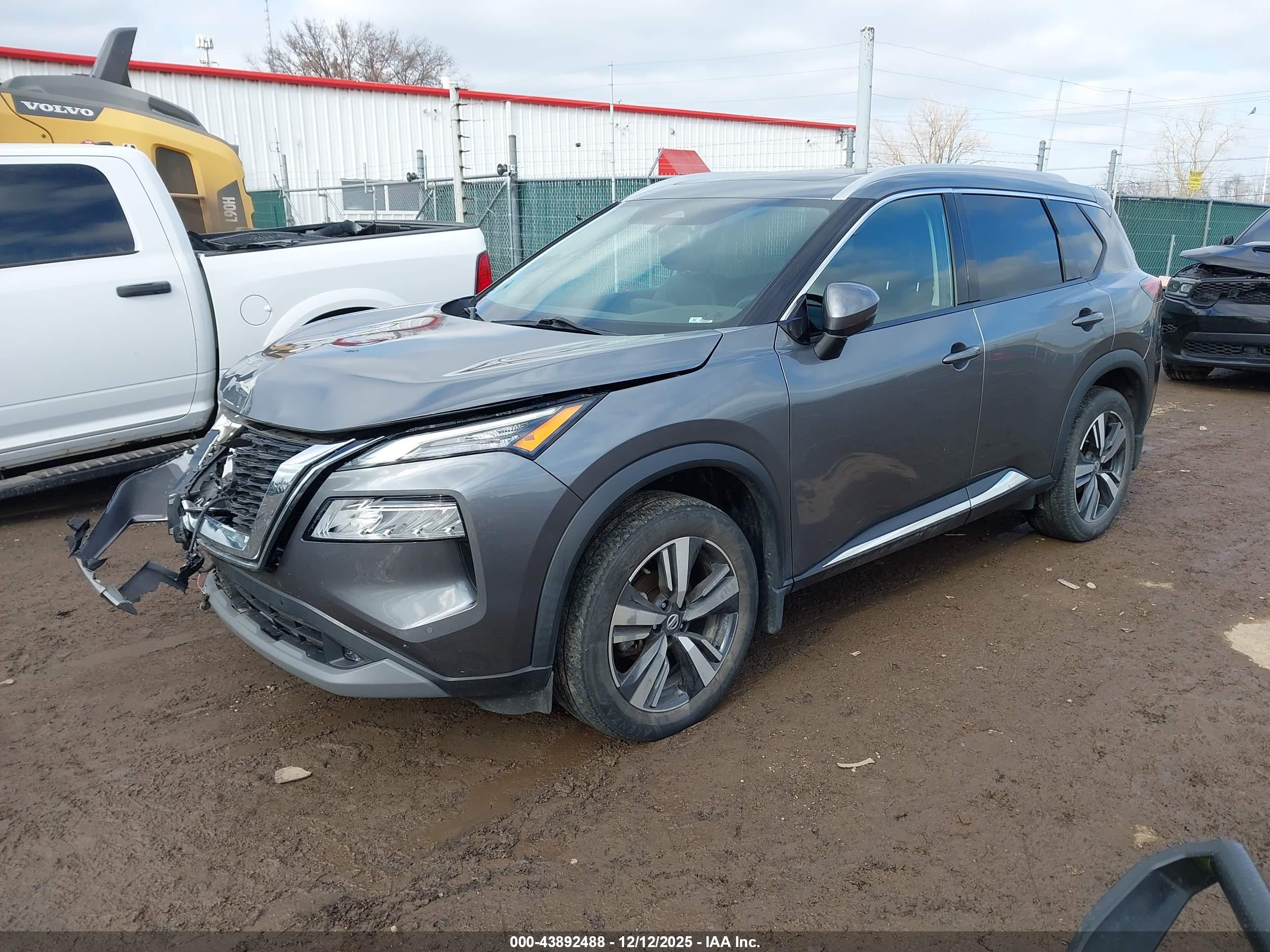 NISSAN ROGUE image 2