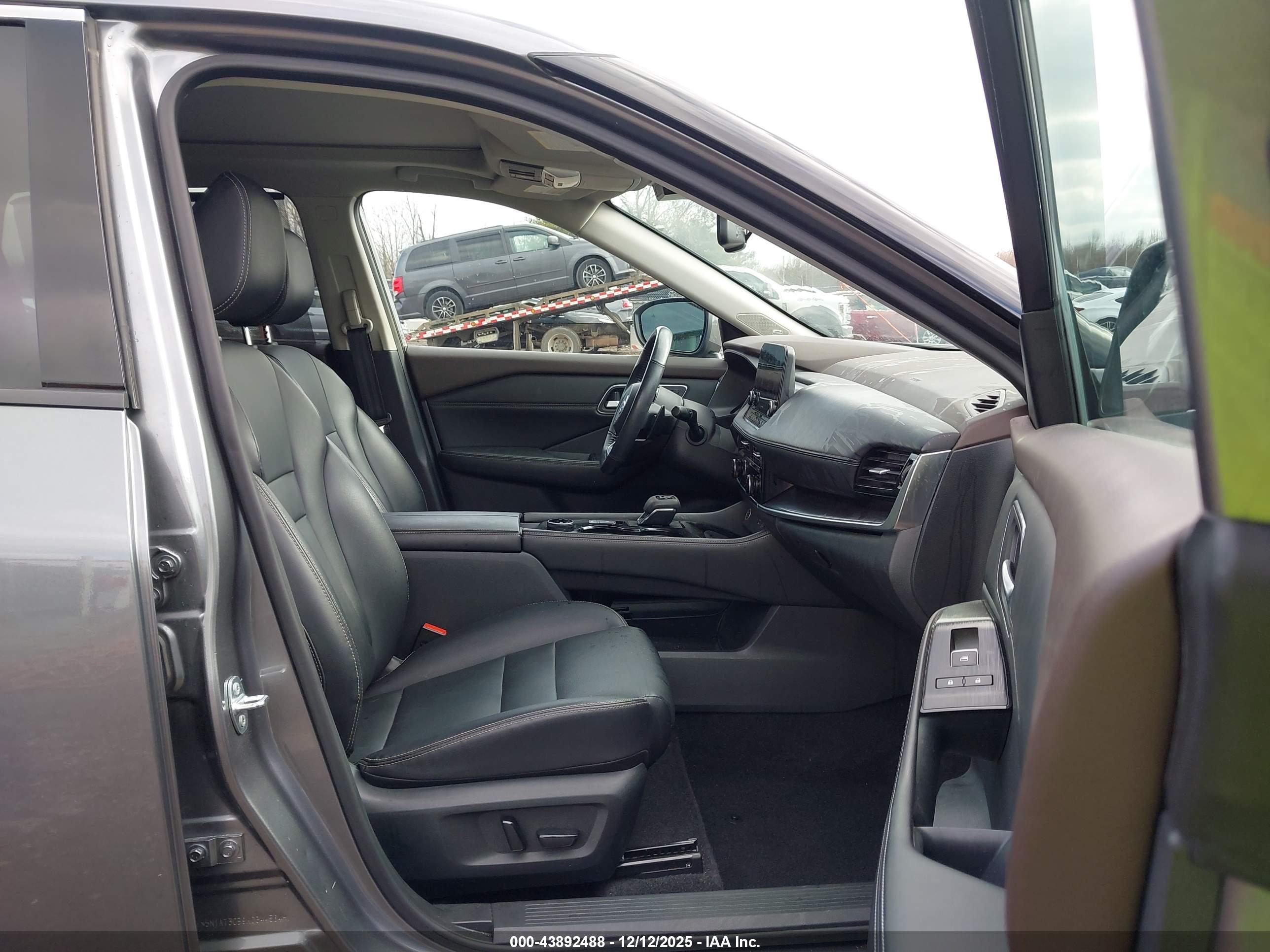 NISSAN ROGUE image 5