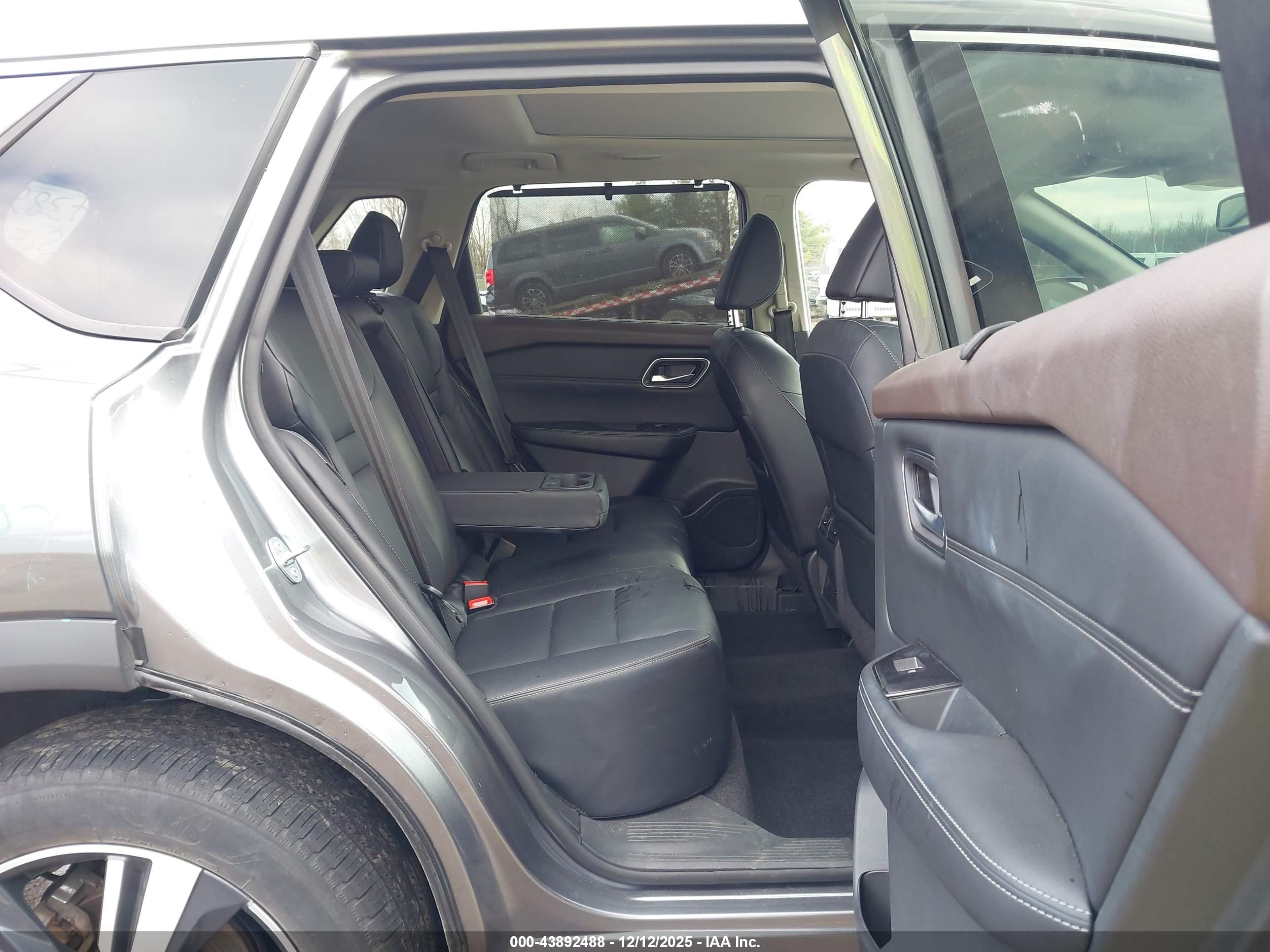 NISSAN ROGUE image 8