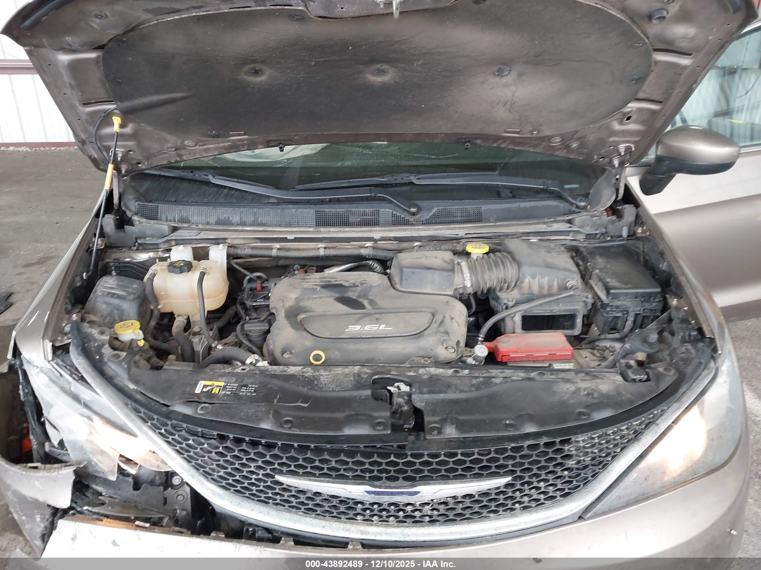 CHRYSLER PACIFICA image 10