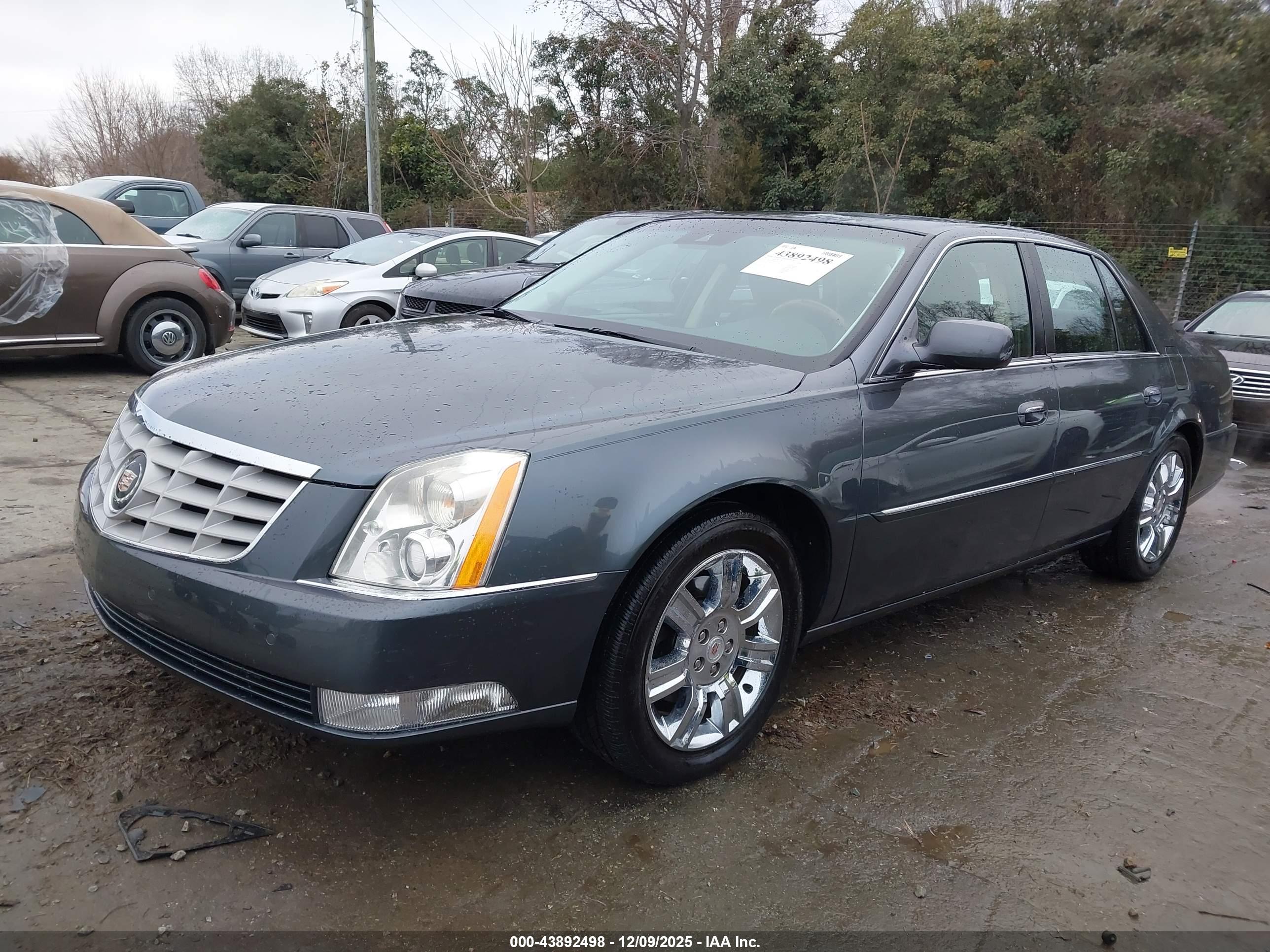 CADILLAC DTS image 2