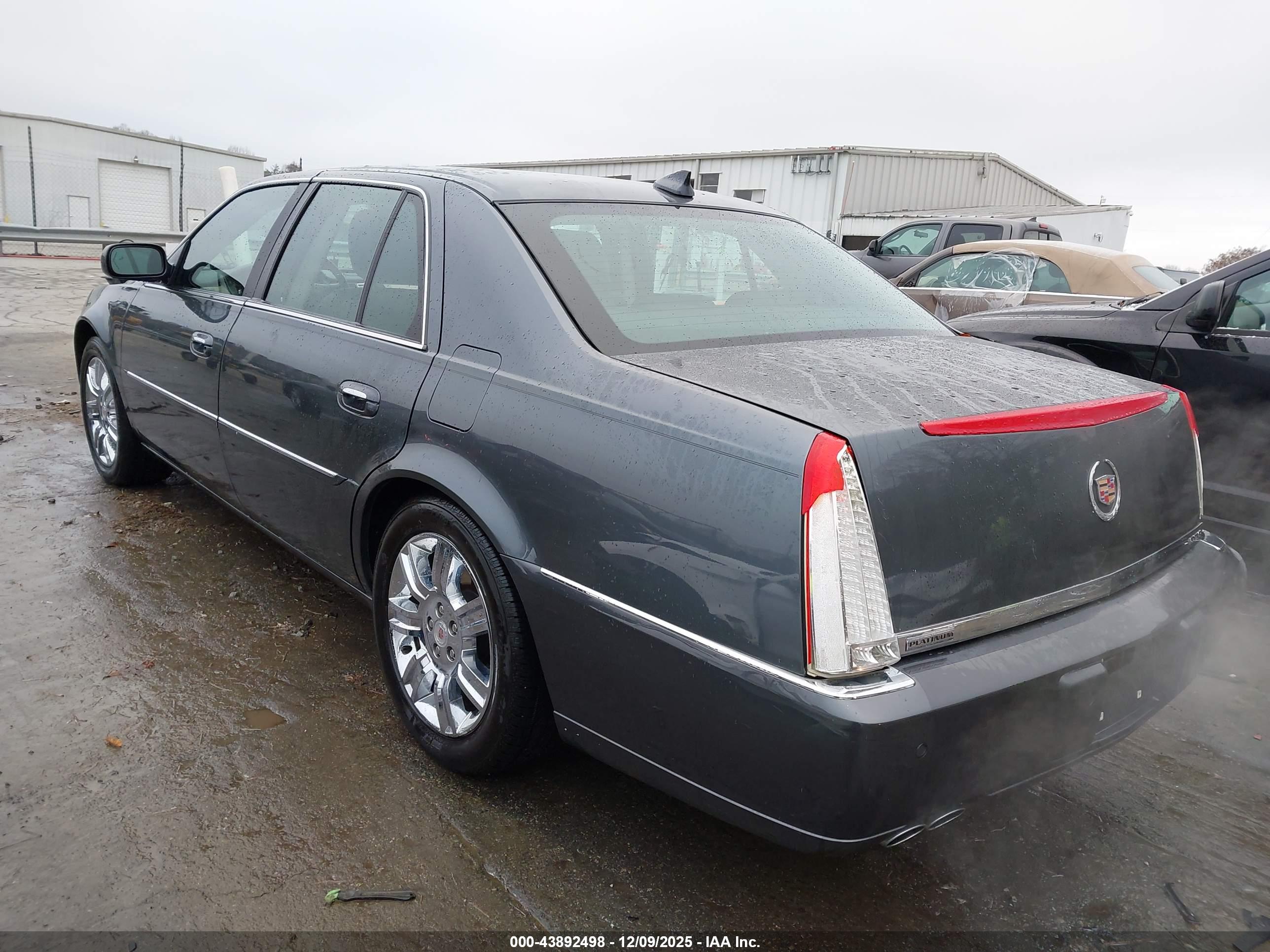 CADILLAC DTS image 3