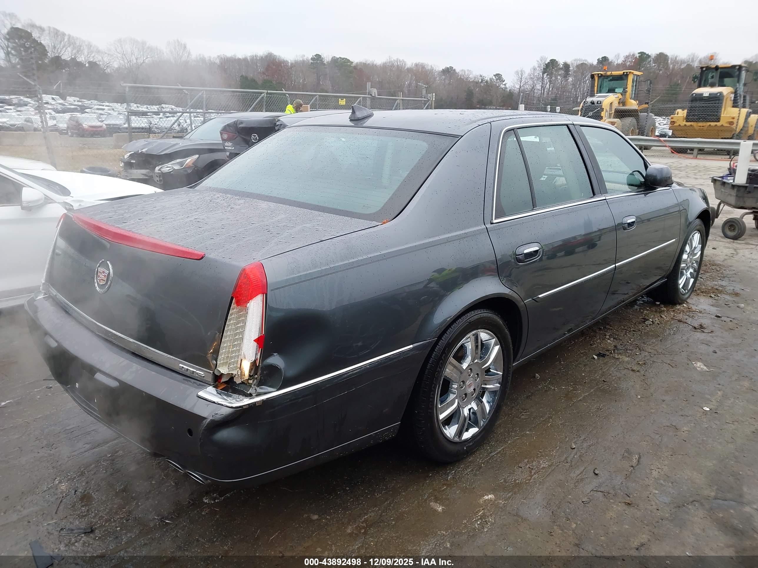 CADILLAC DTS image 4