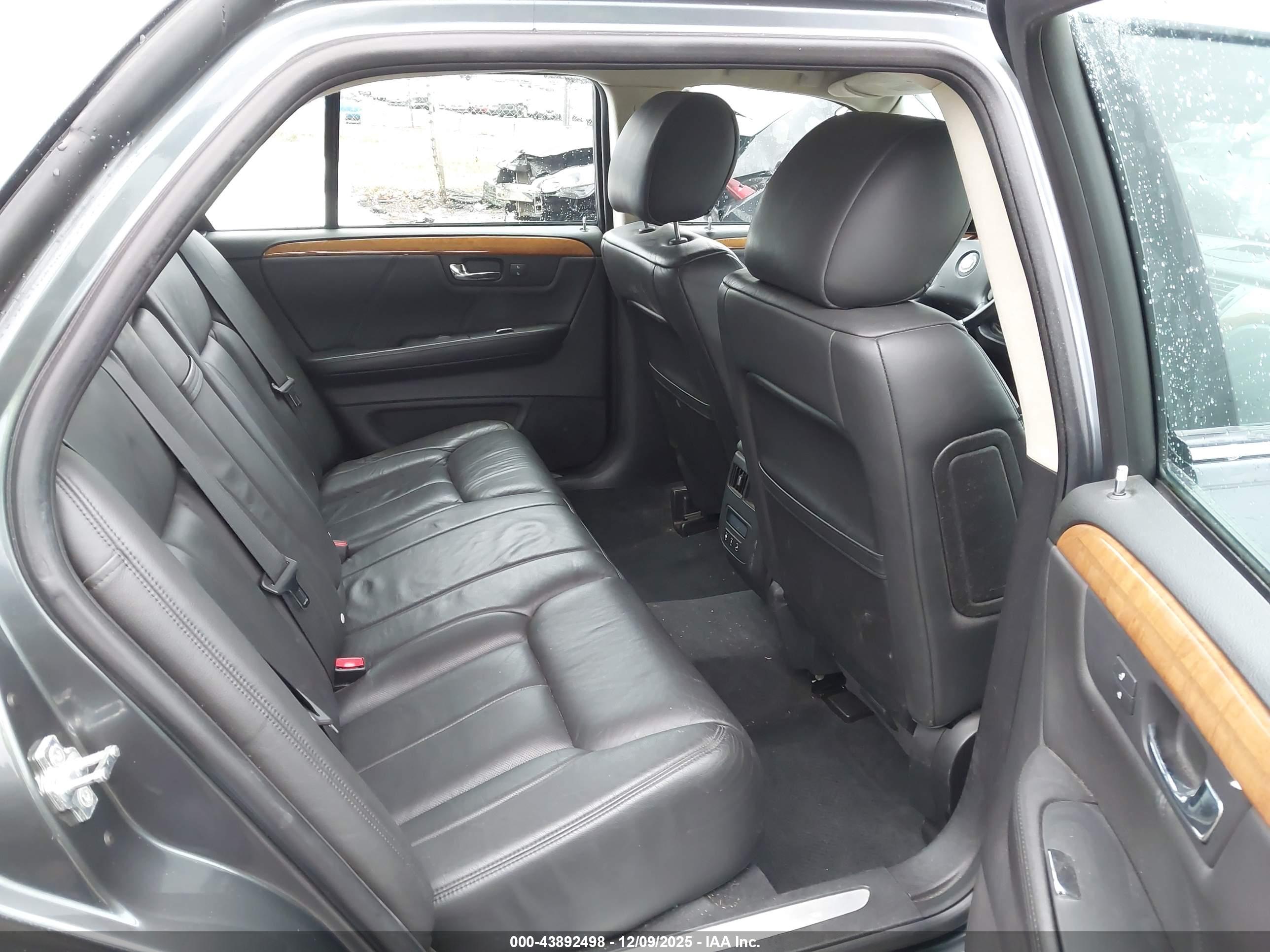 CADILLAC DTS image 8