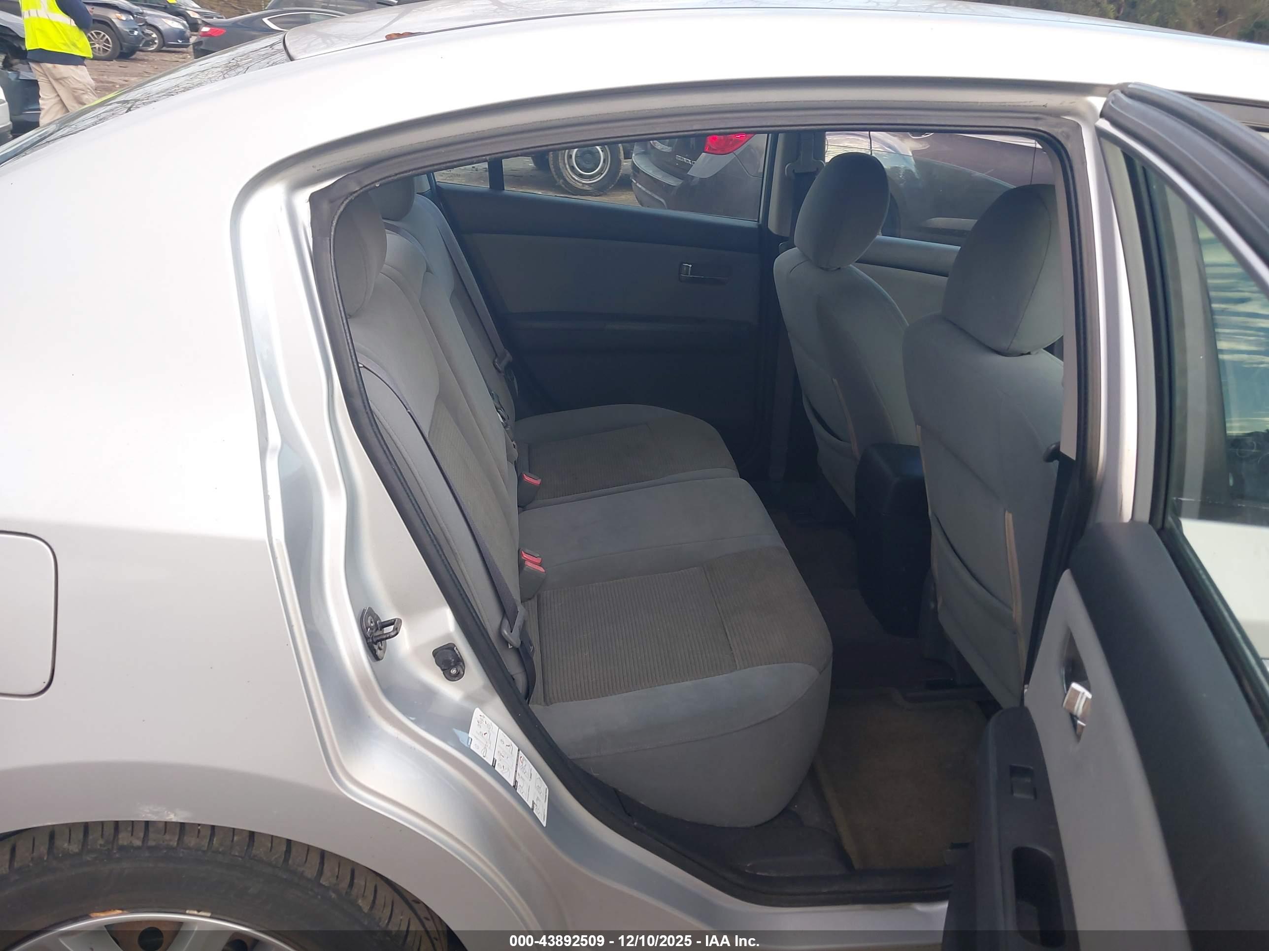 NISSAN SENTRA image 8