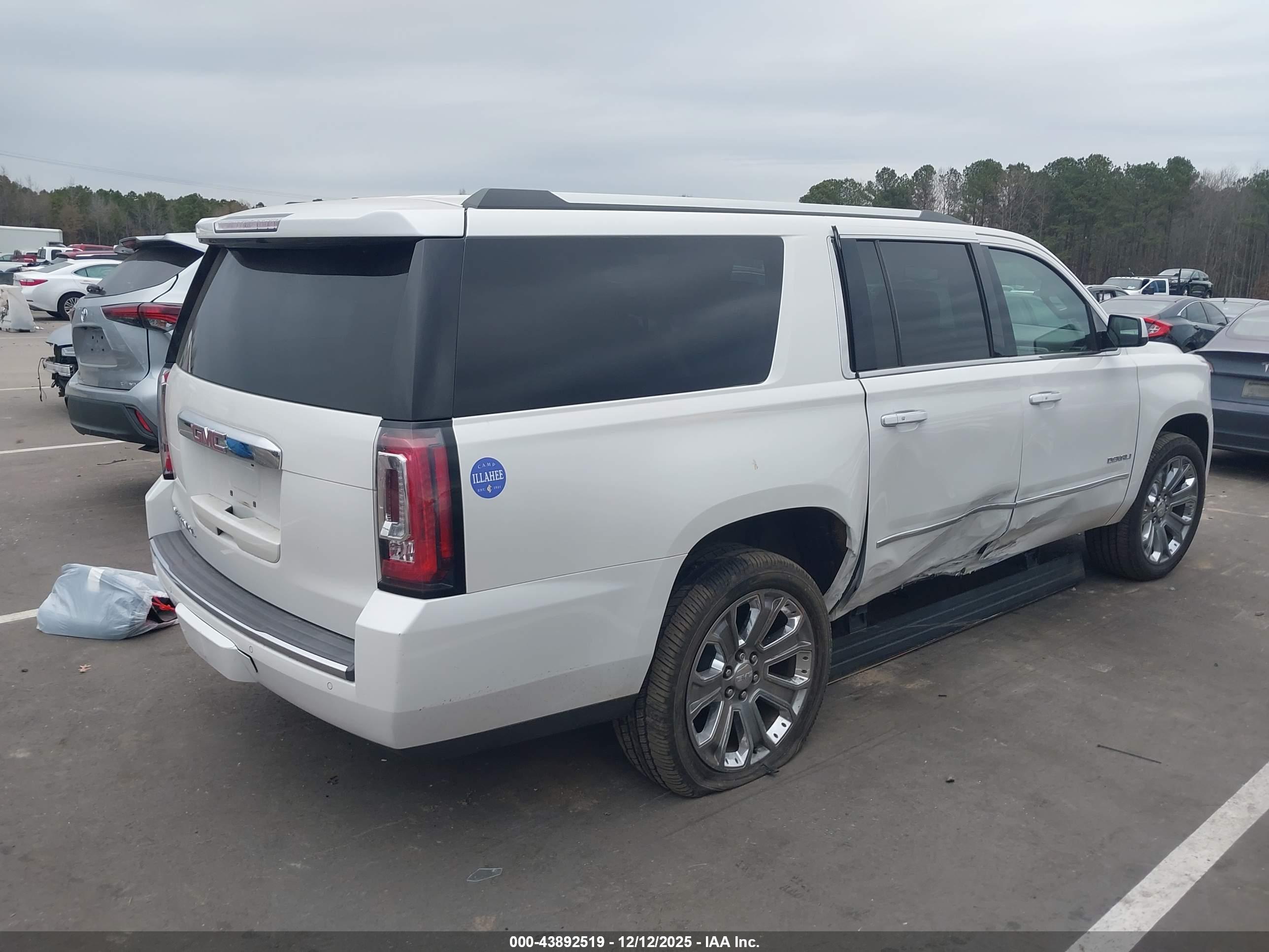 GMC YUKON image 4