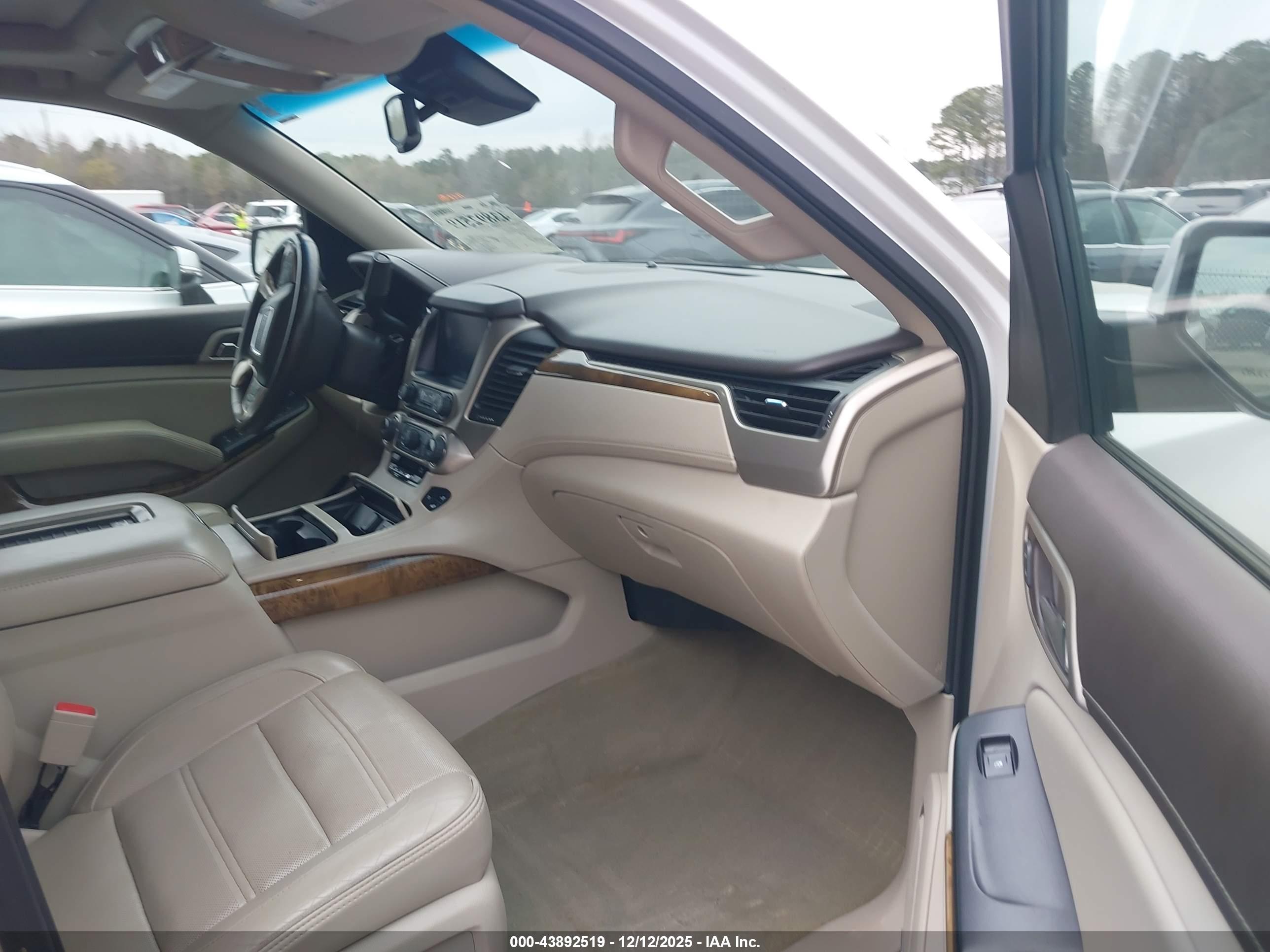 GMC YUKON image 5
