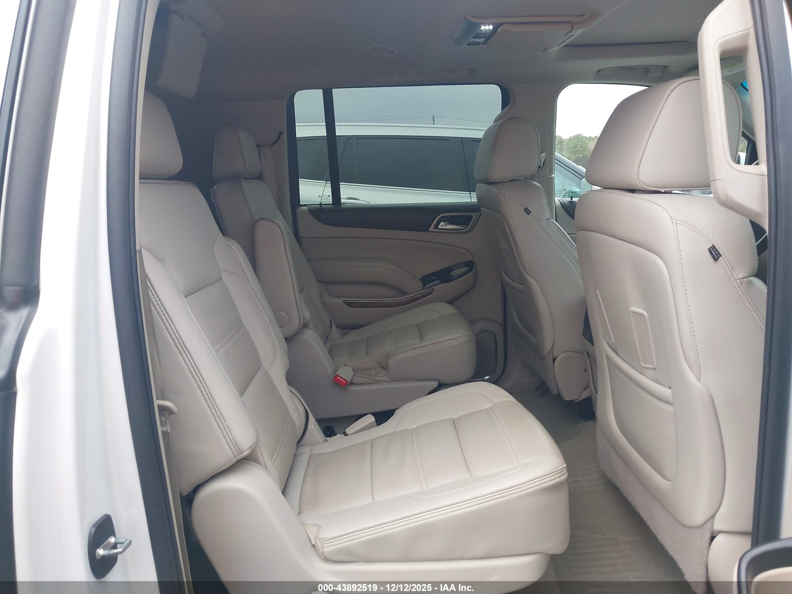 GMC YUKON image 8
