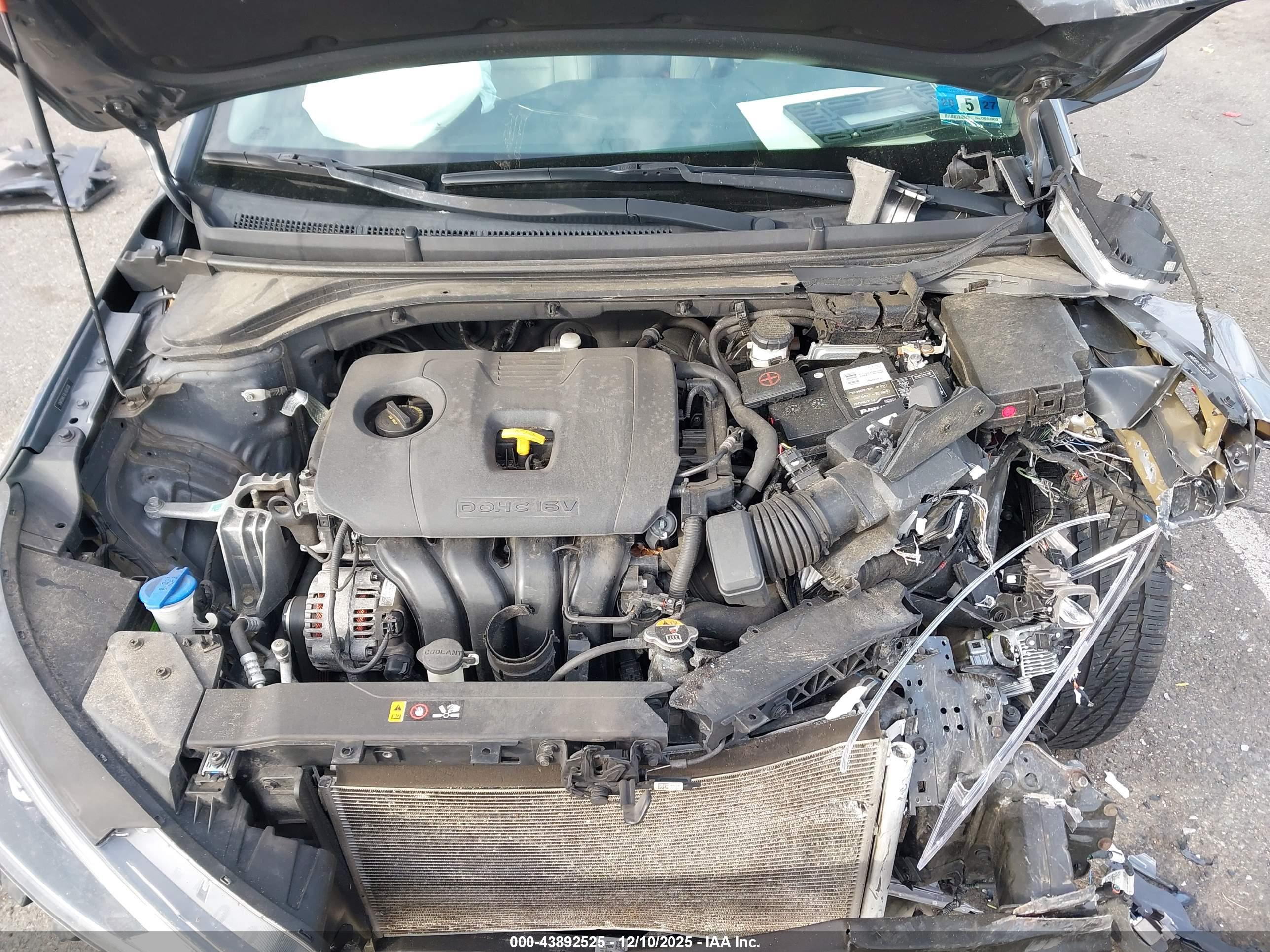 HYUNDAI ELANTRA image 10