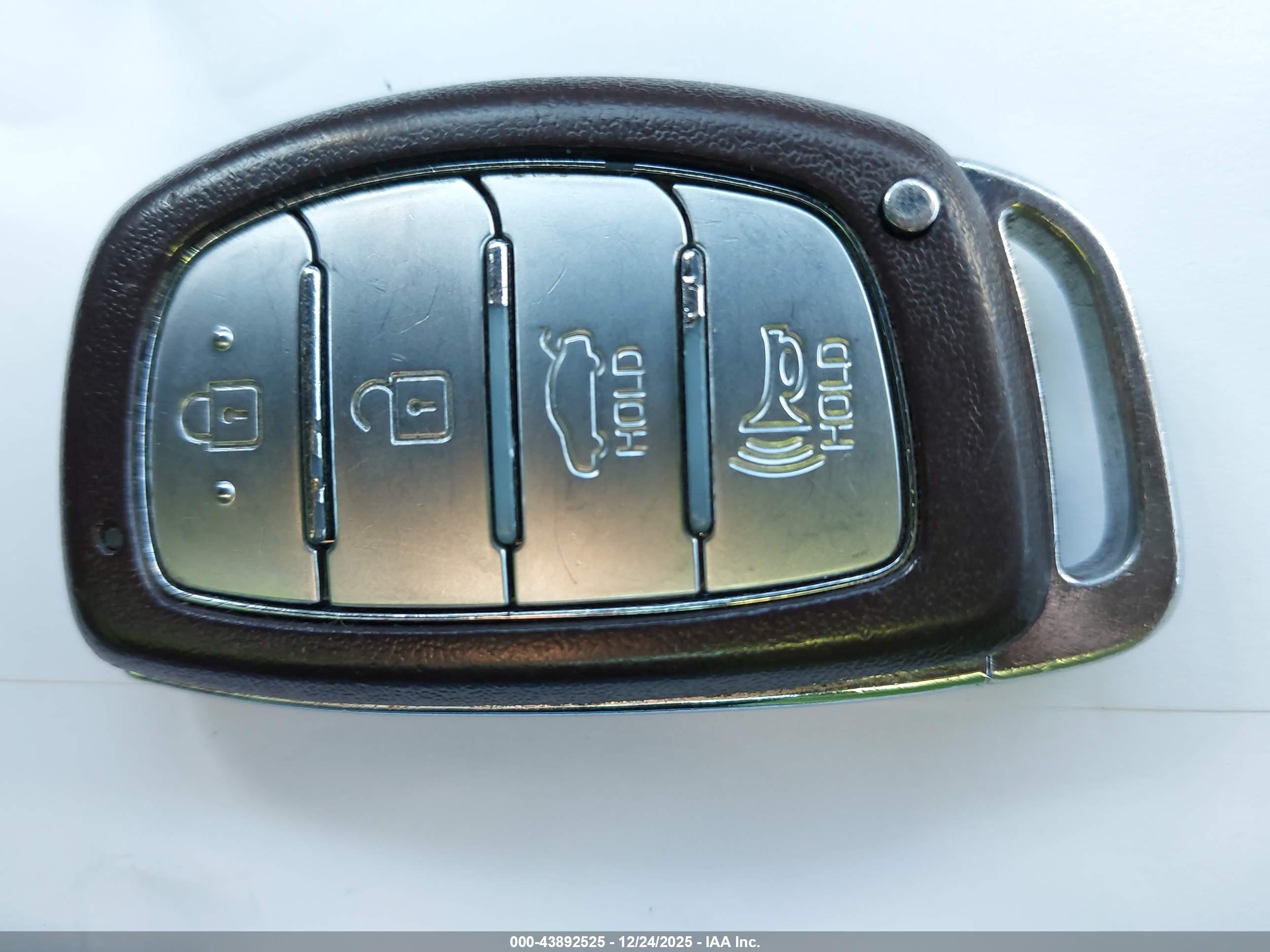 HYUNDAI ELANTRA image 11
