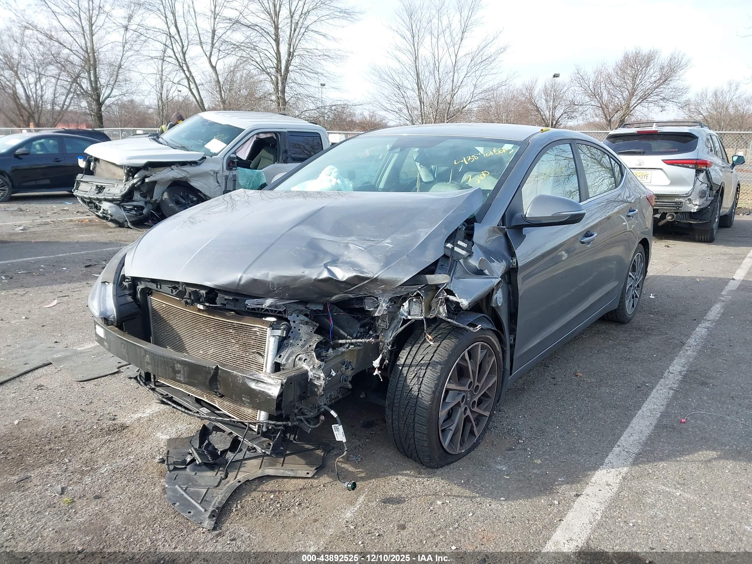 HYUNDAI ELANTRA image 2