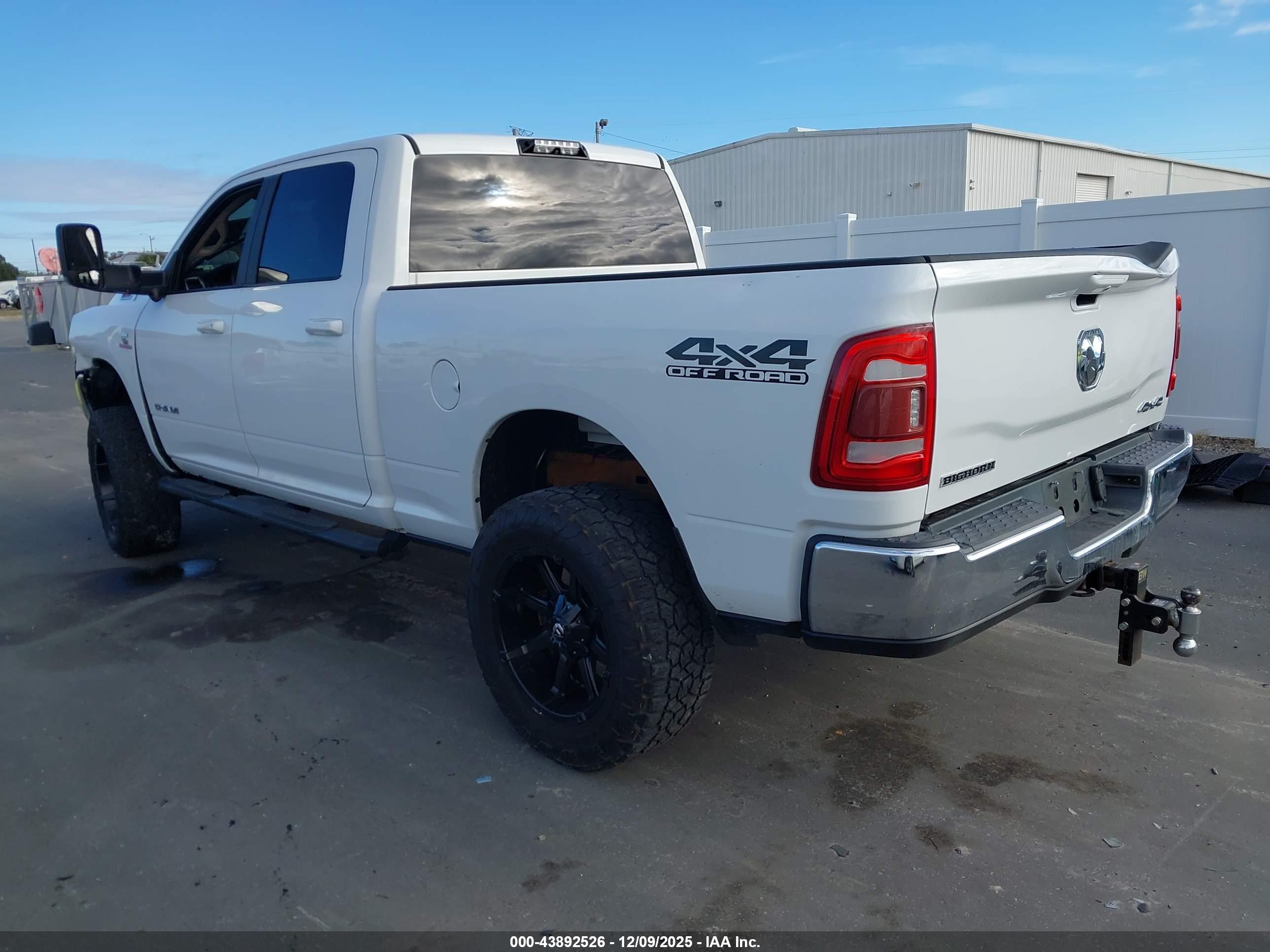 RAM 2500 image 3