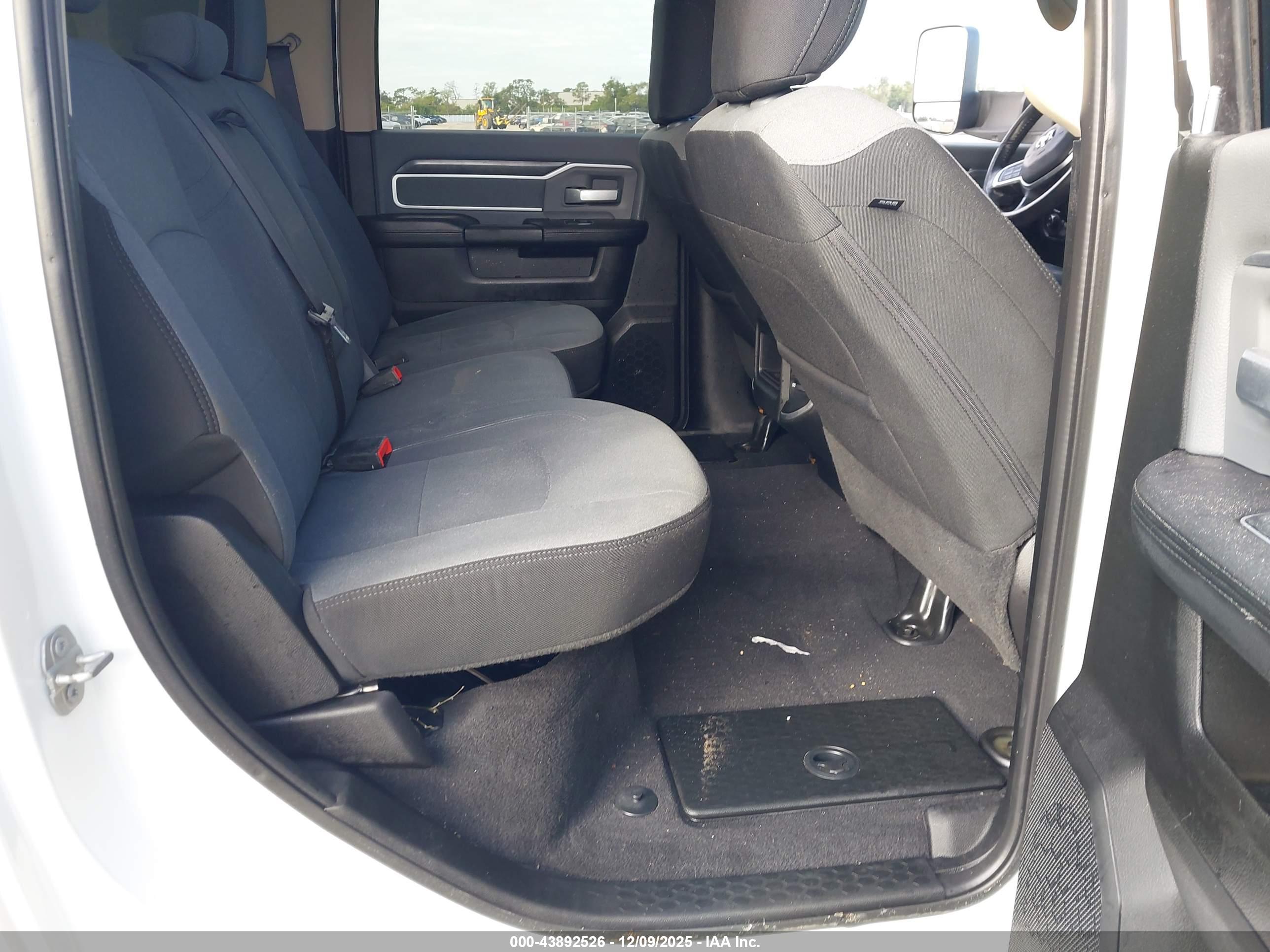 RAM 2500 image 8