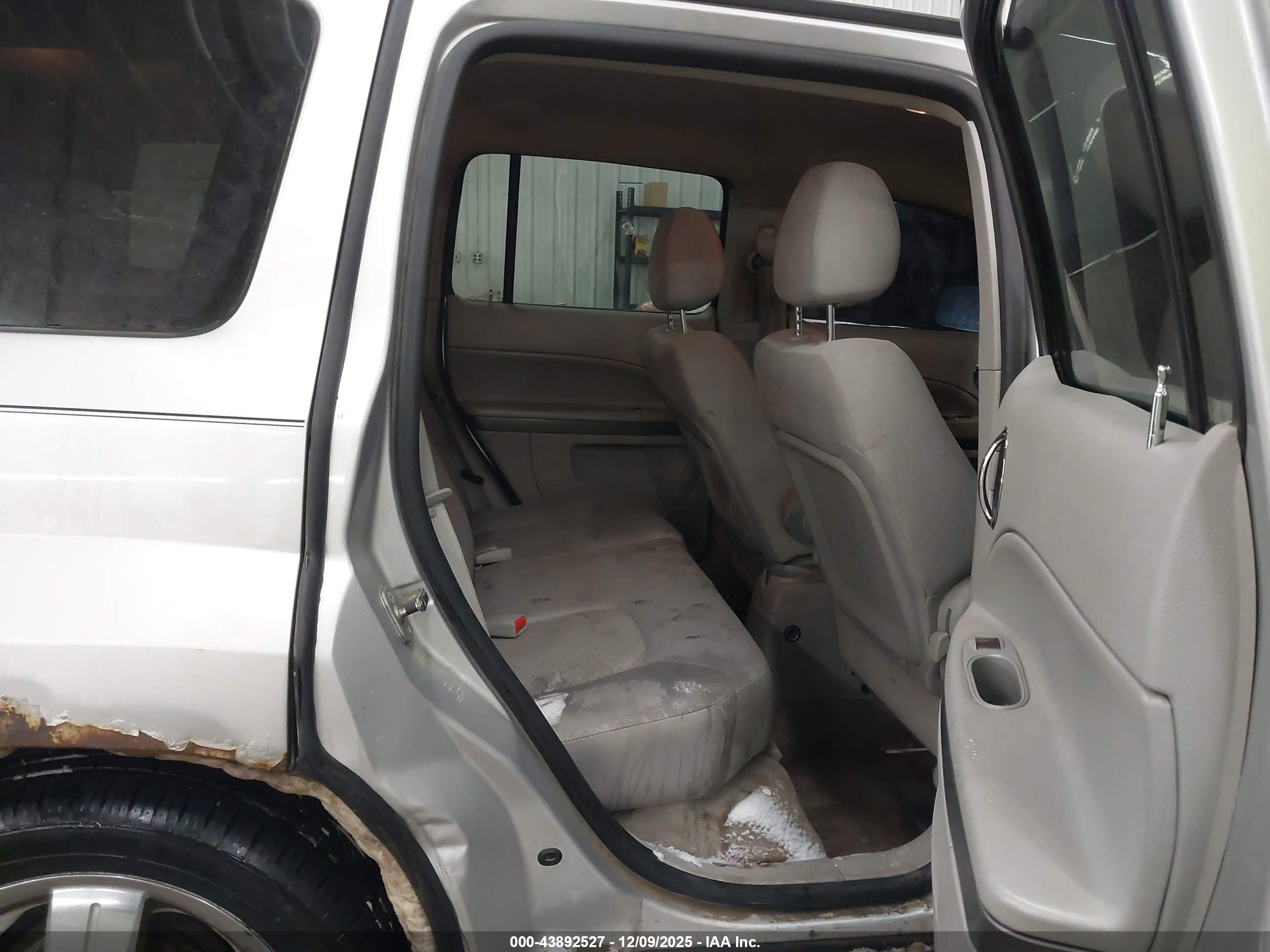CHEVROLET HHR image 8
