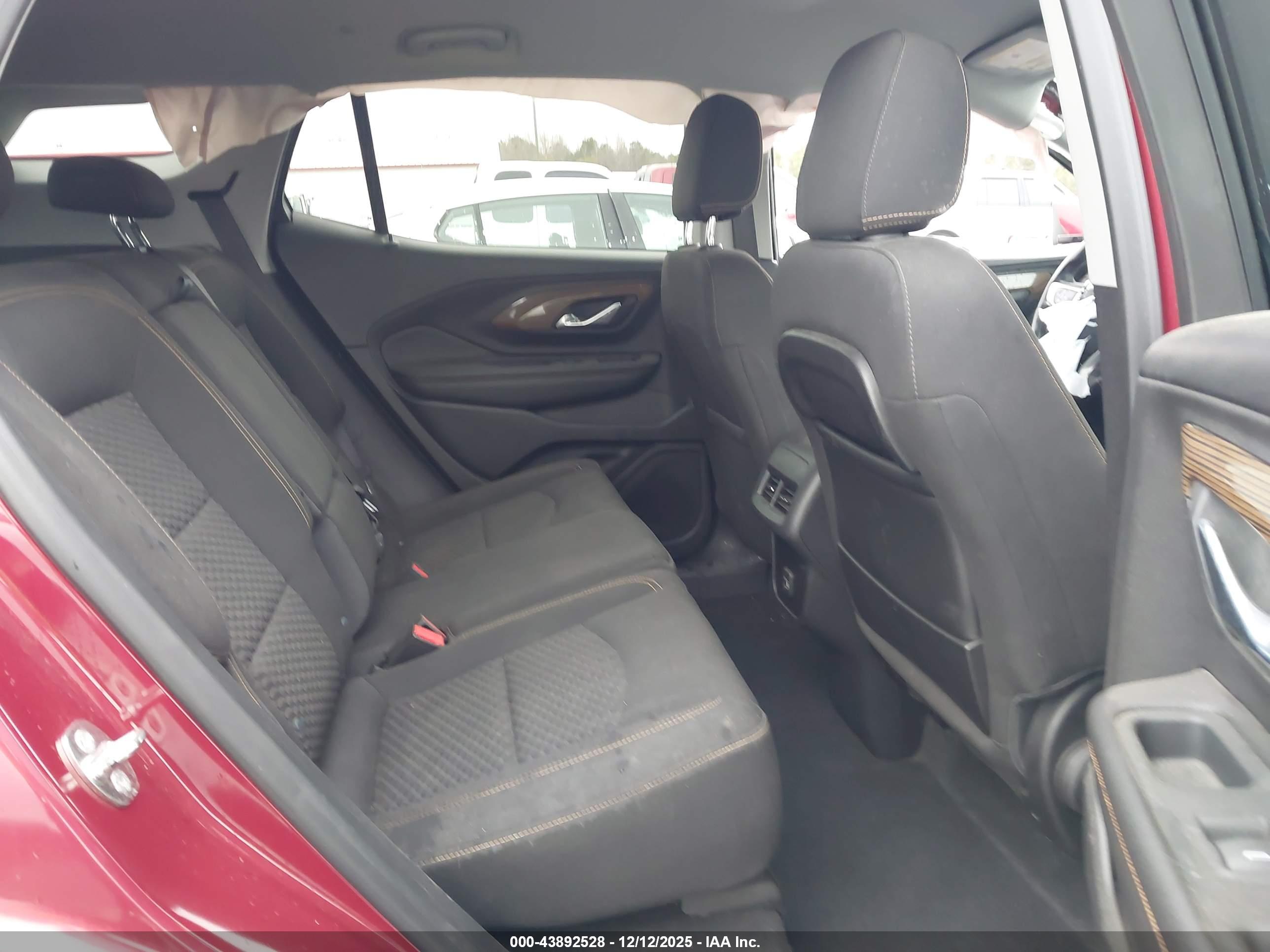 GMC TERRAIN image 8